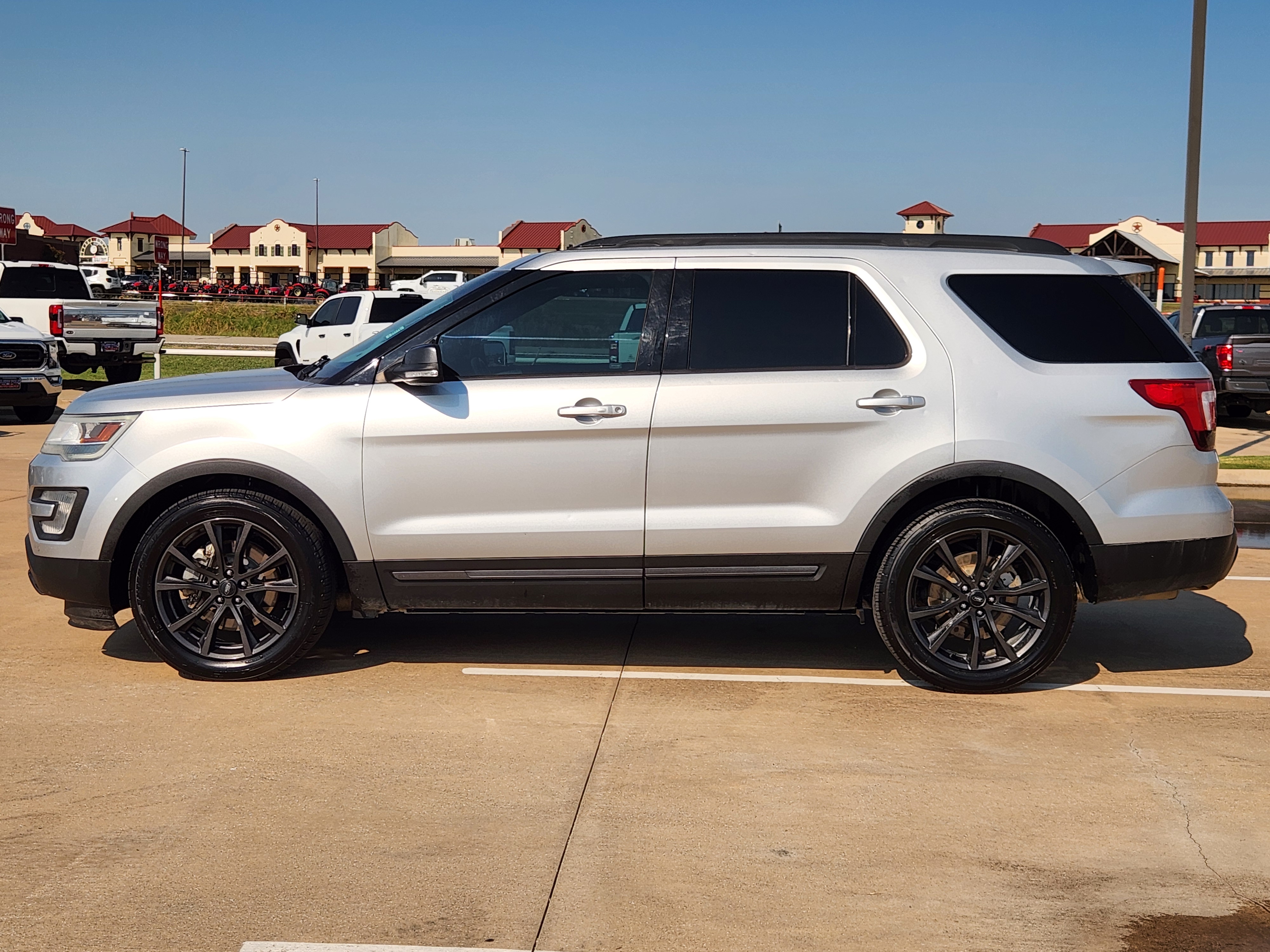 2017 Ford Explorer XLT 4