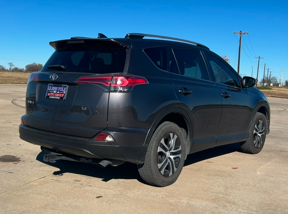 2018 Toyota RAV4 LE 7