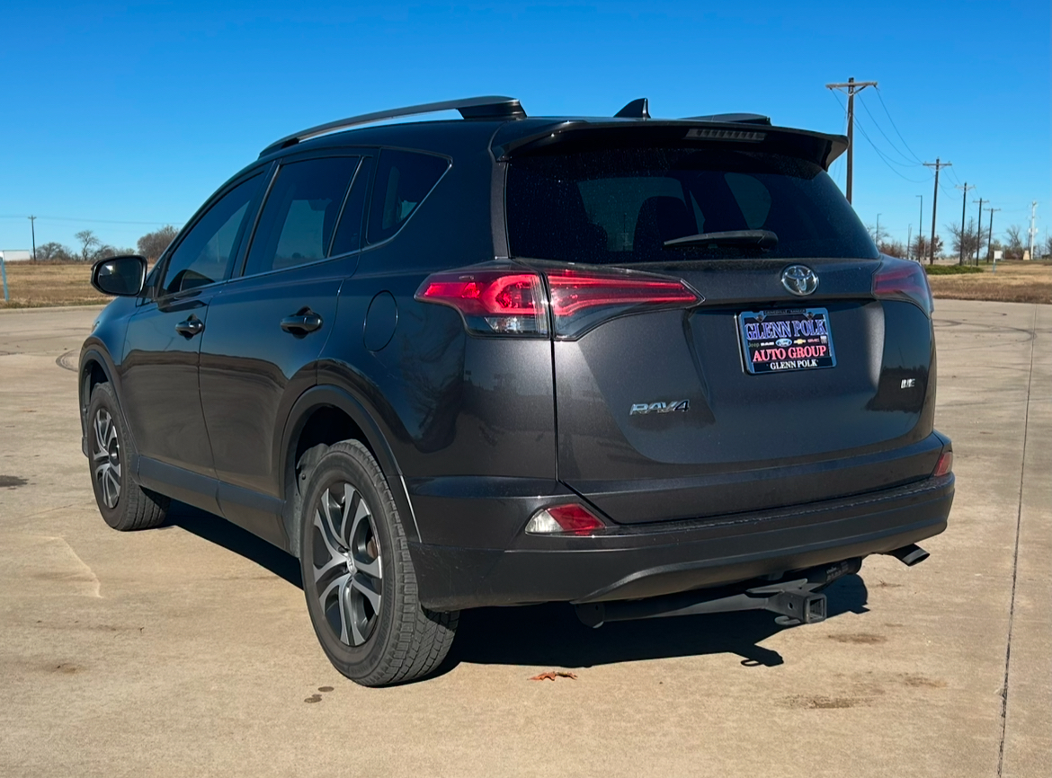 2018 Toyota RAV4 LE 9