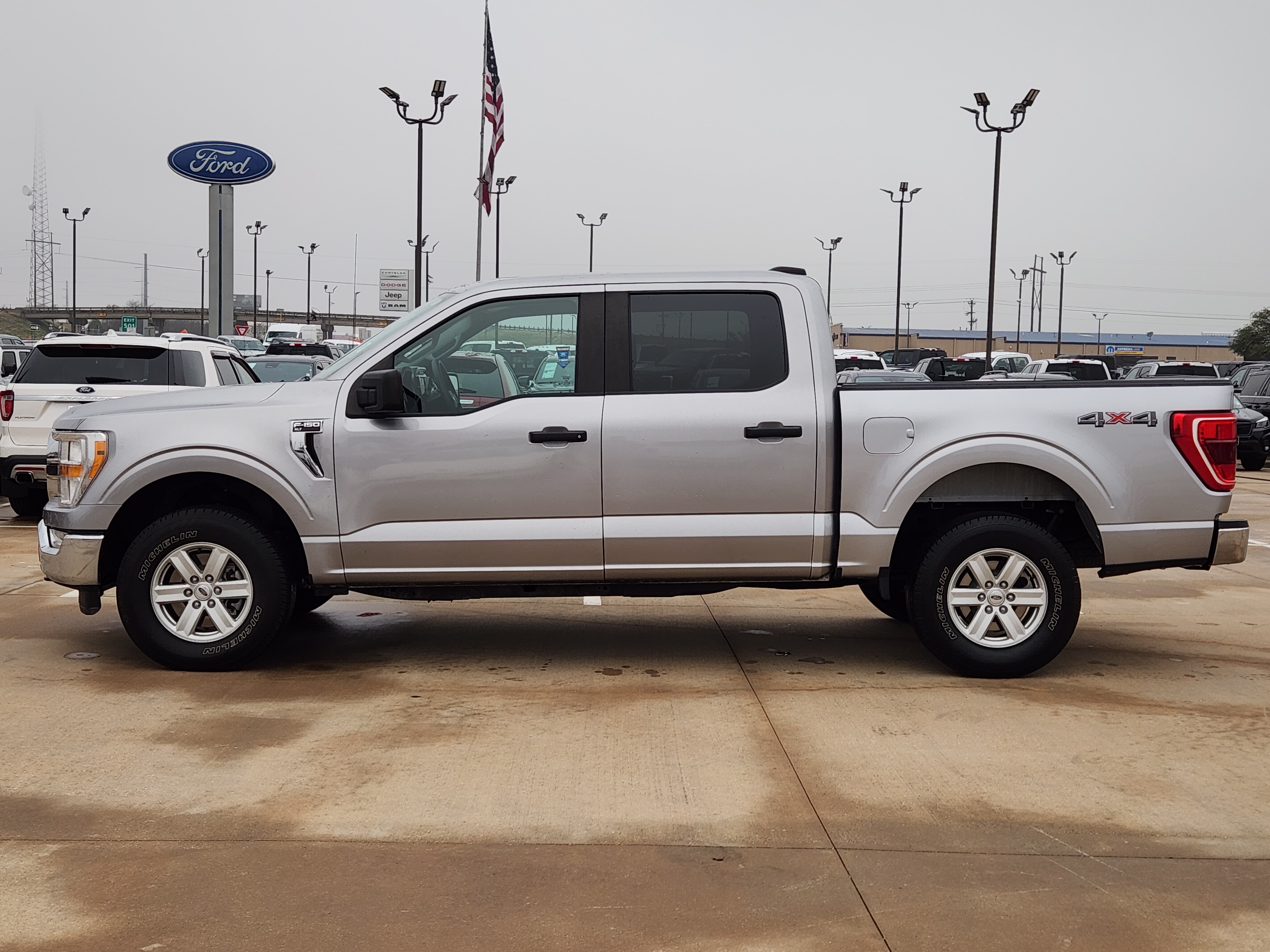 2021 Ford F-150 XLT 4