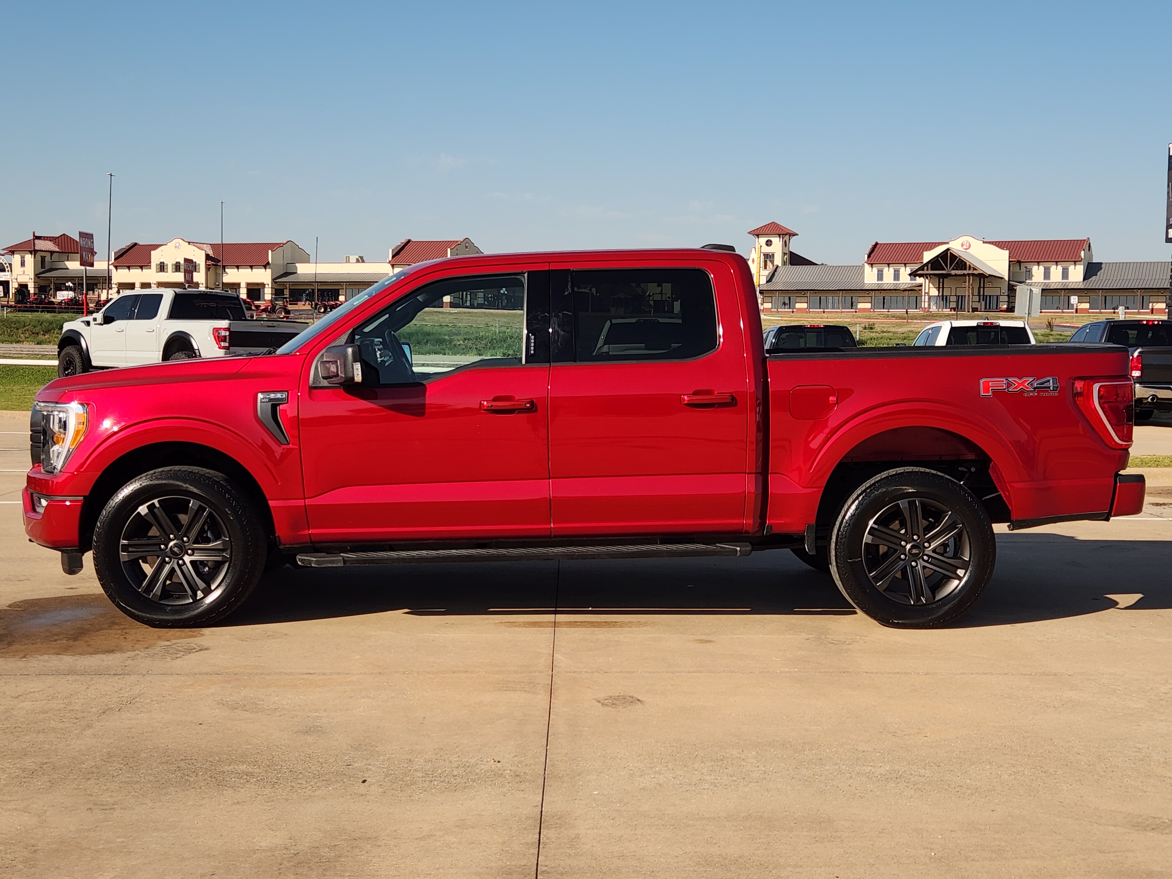 2022 Ford F-150 XLT 4