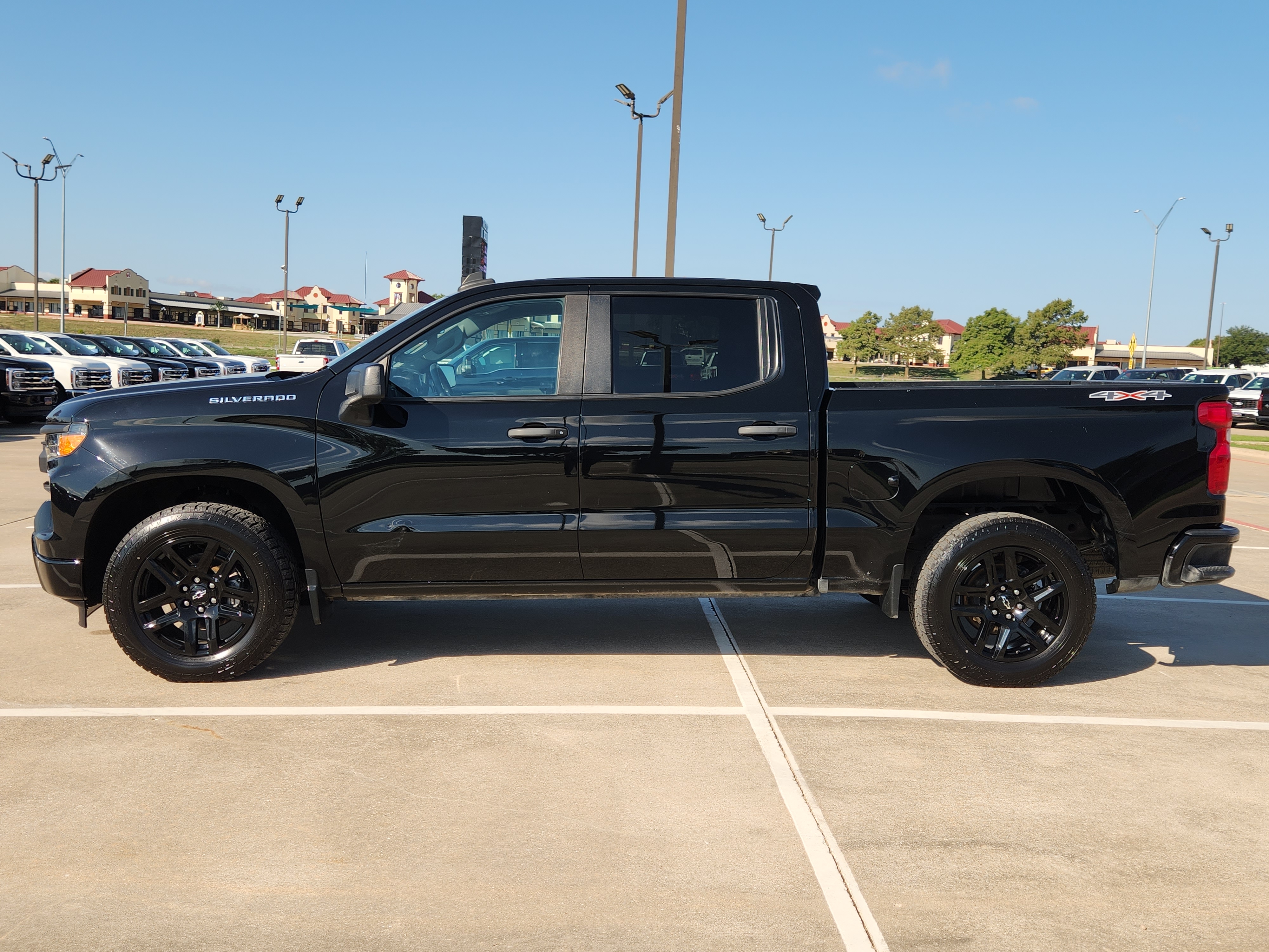 2022 Chevrolet Silverado 1500 Custom 4