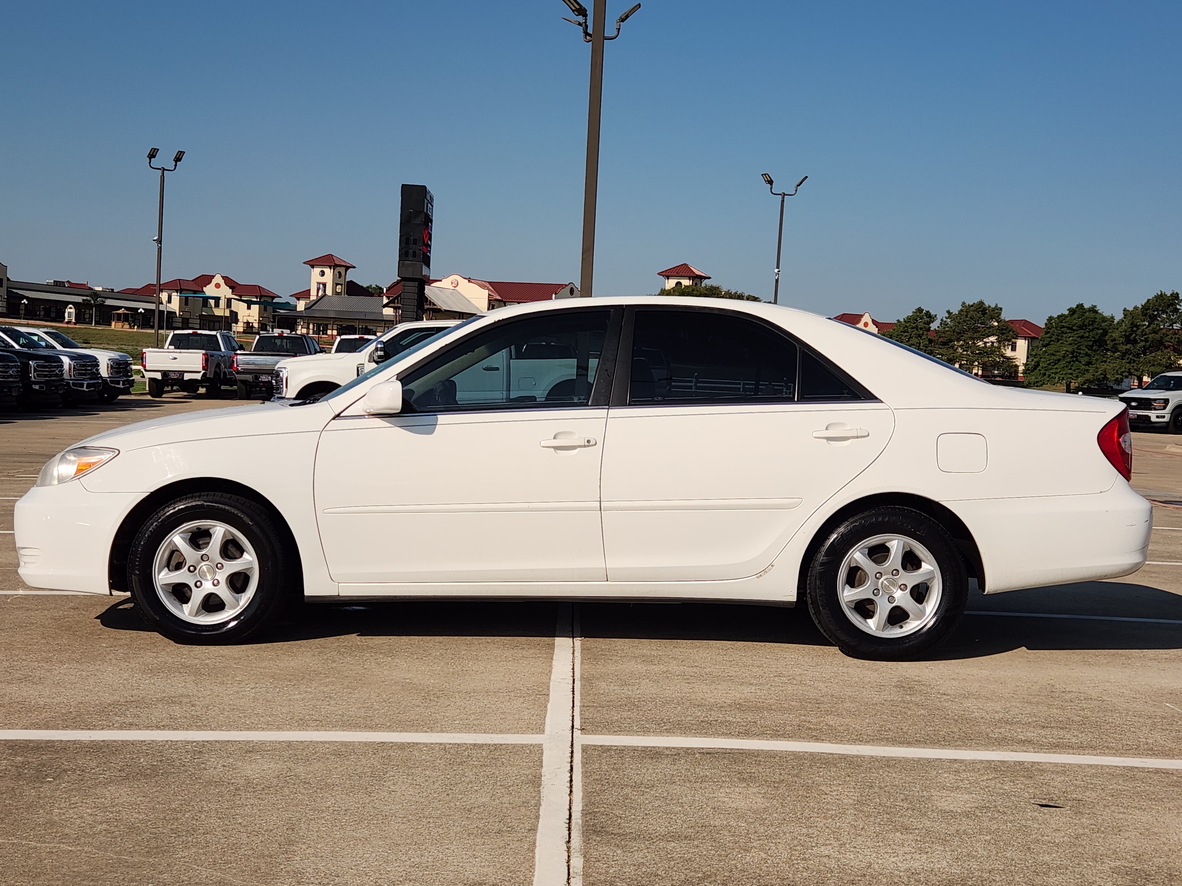 2004 Toyota Camry LE 4