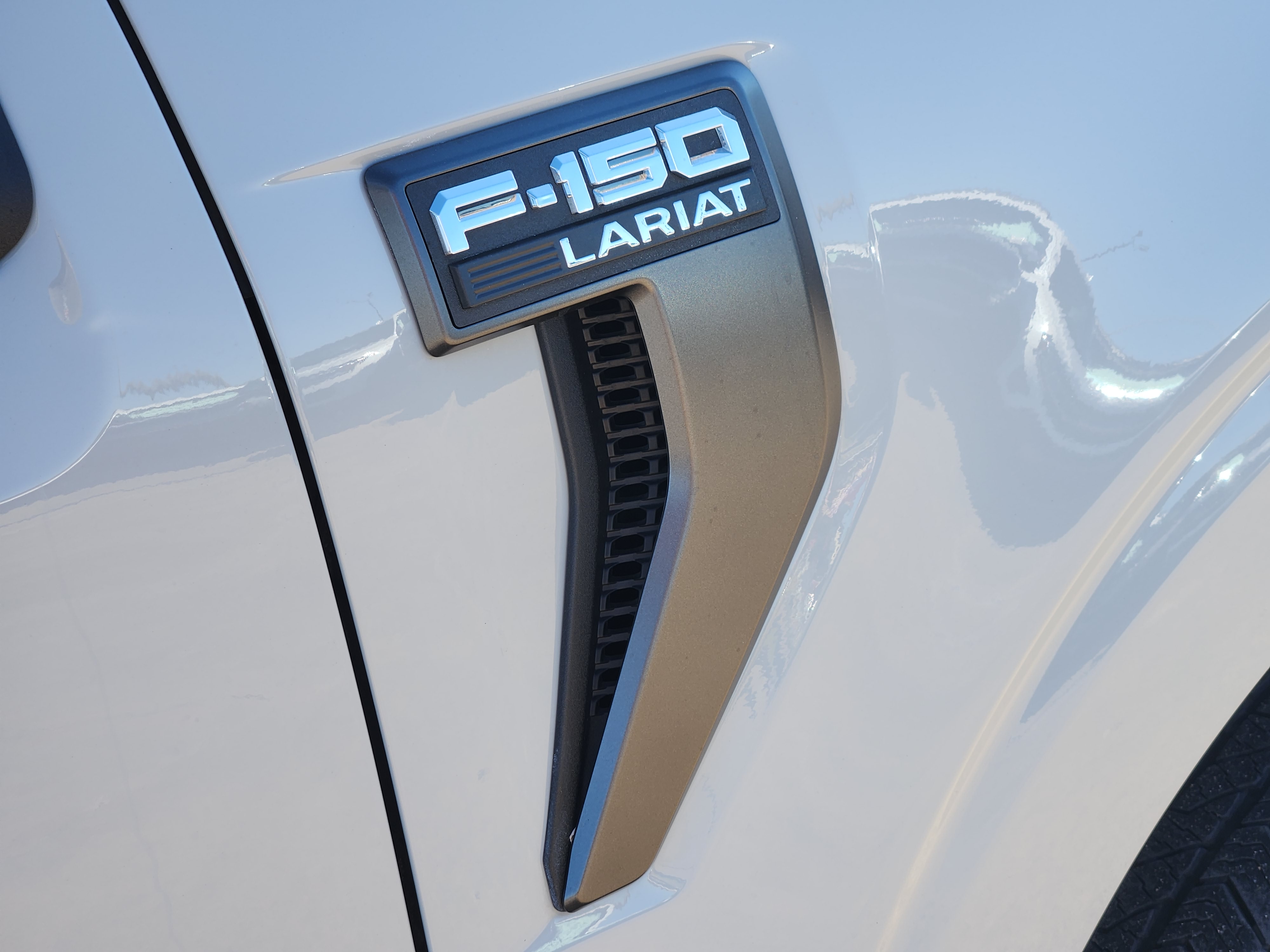 2023 Ford F-150 Lariat 12