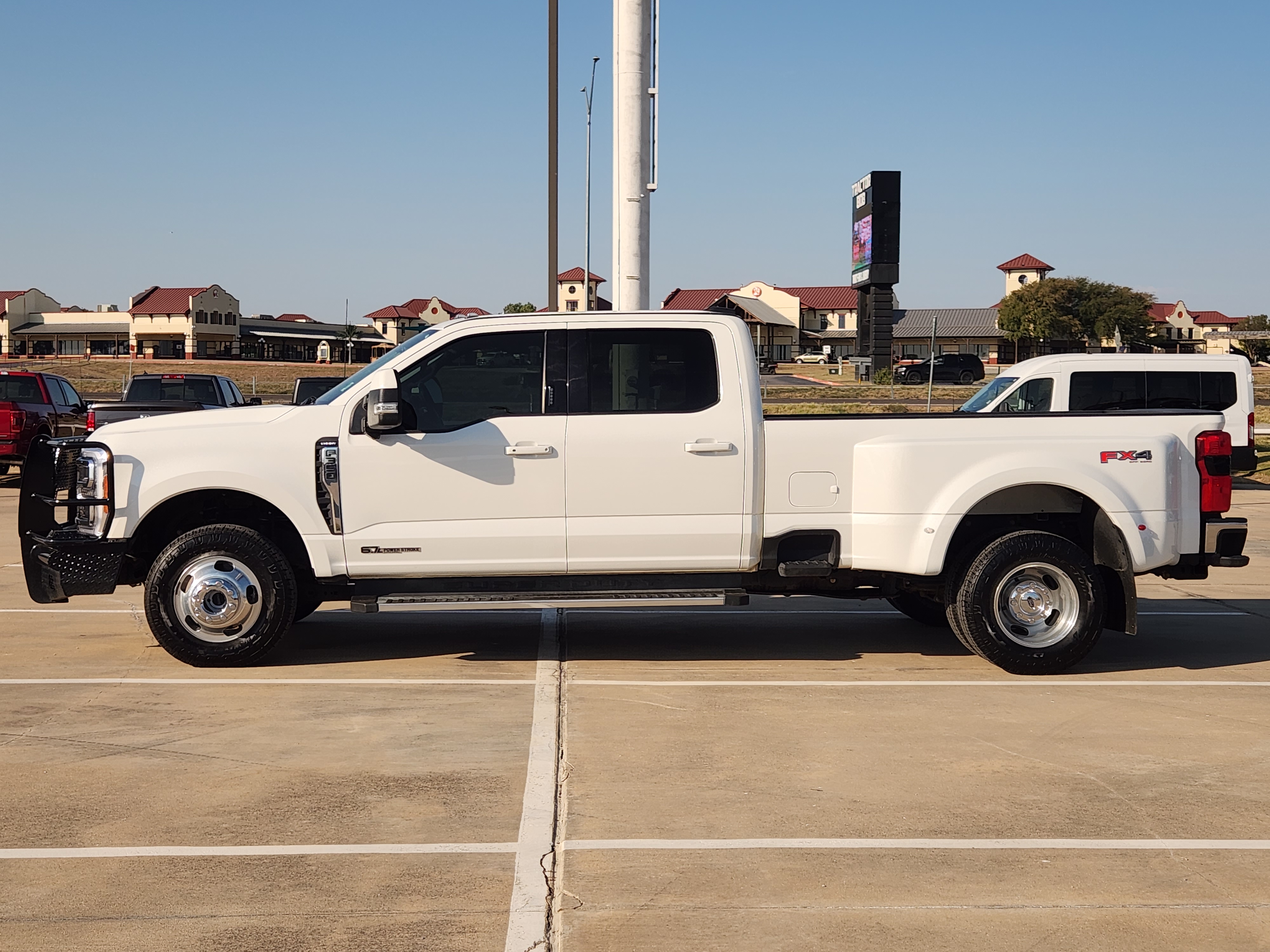 2023 Ford F-350SD Lariat 4