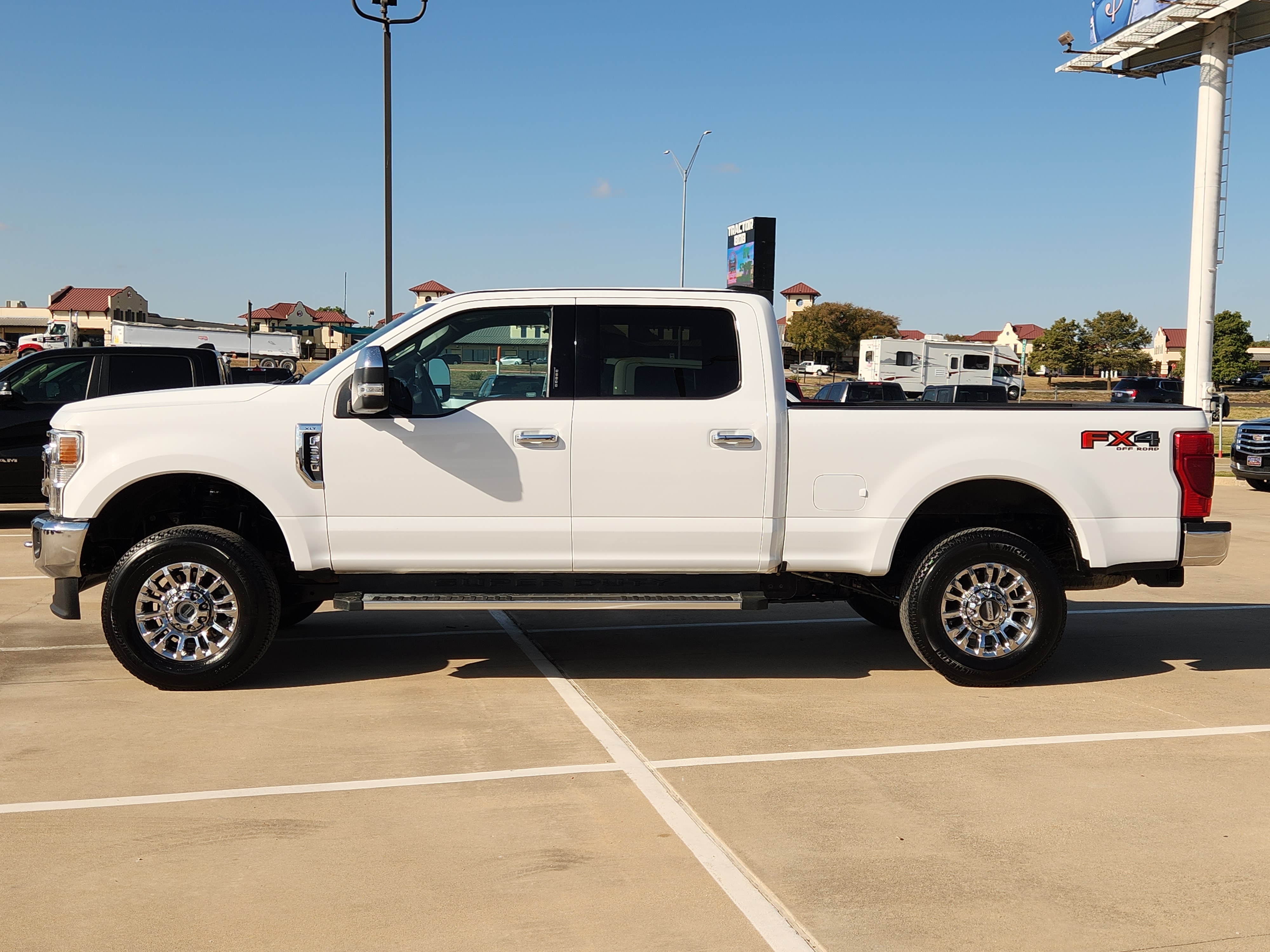 2022 Ford F-350SD XLT 4