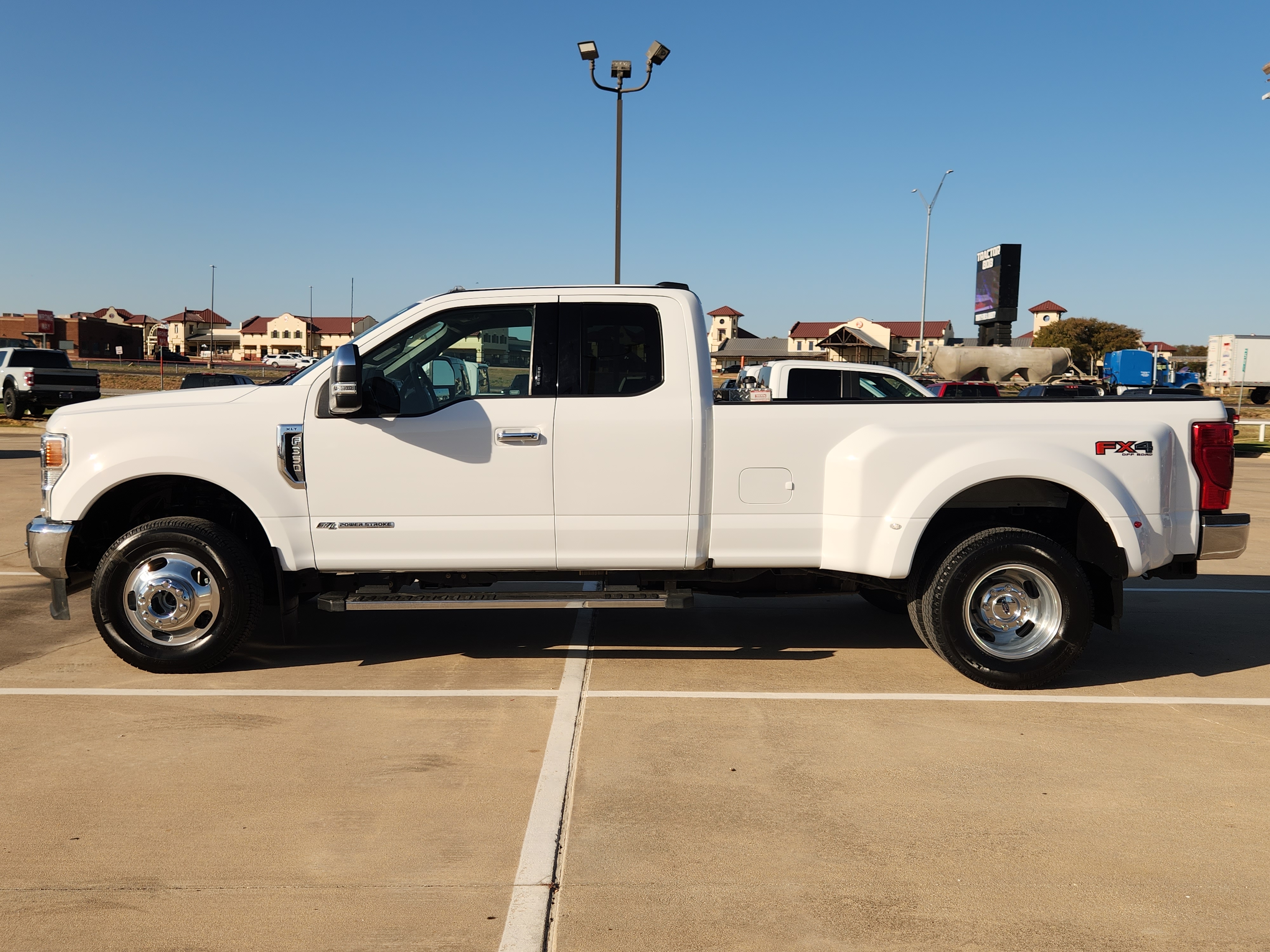 2022 Ford F-350SD XLT 4