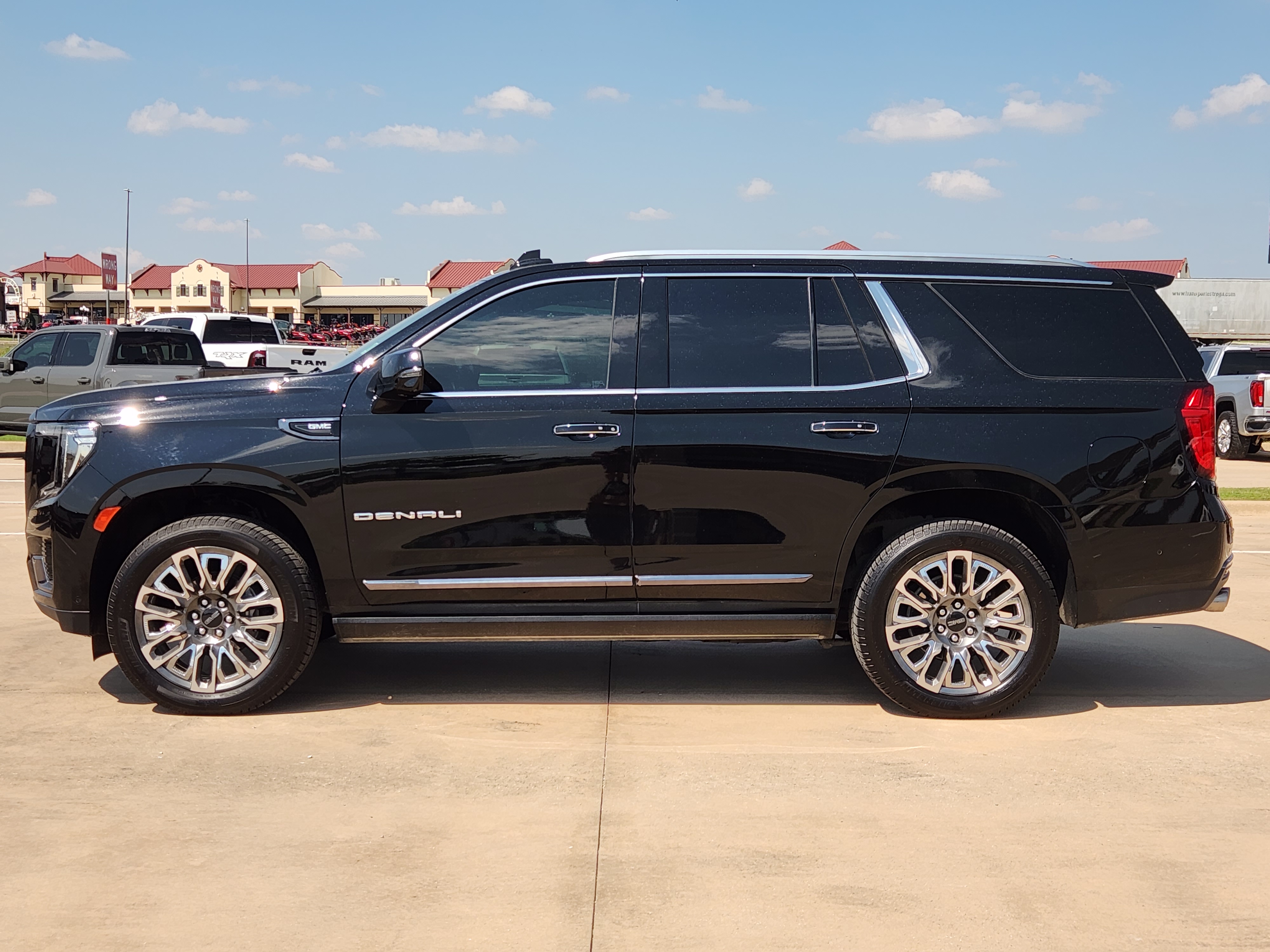 2023 GMC Yukon Denali Ultimate 3