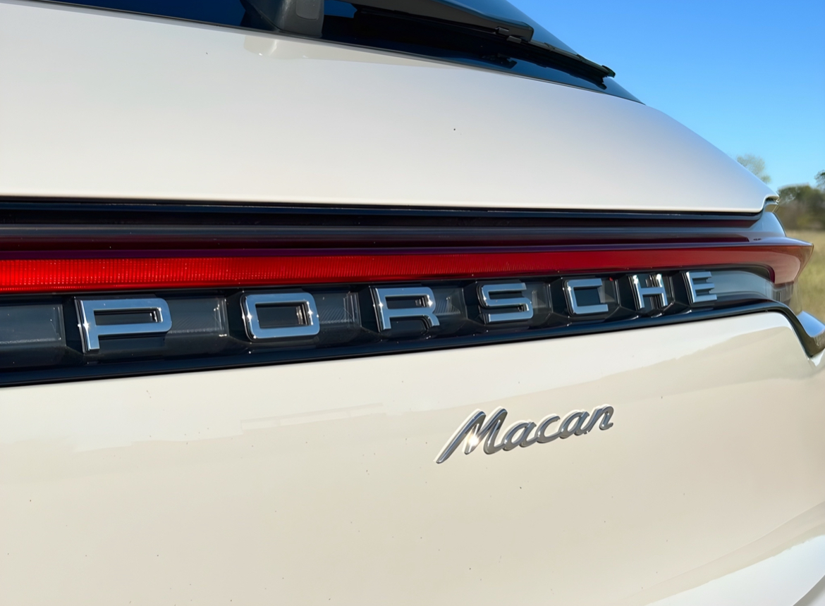 2021 Porsche Macan Base 8