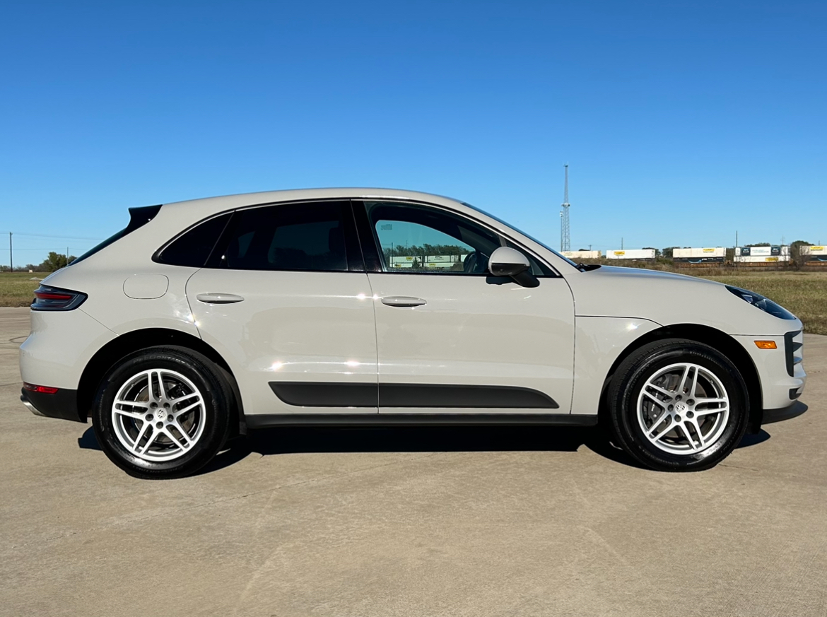 2021 Porsche Macan Base 10