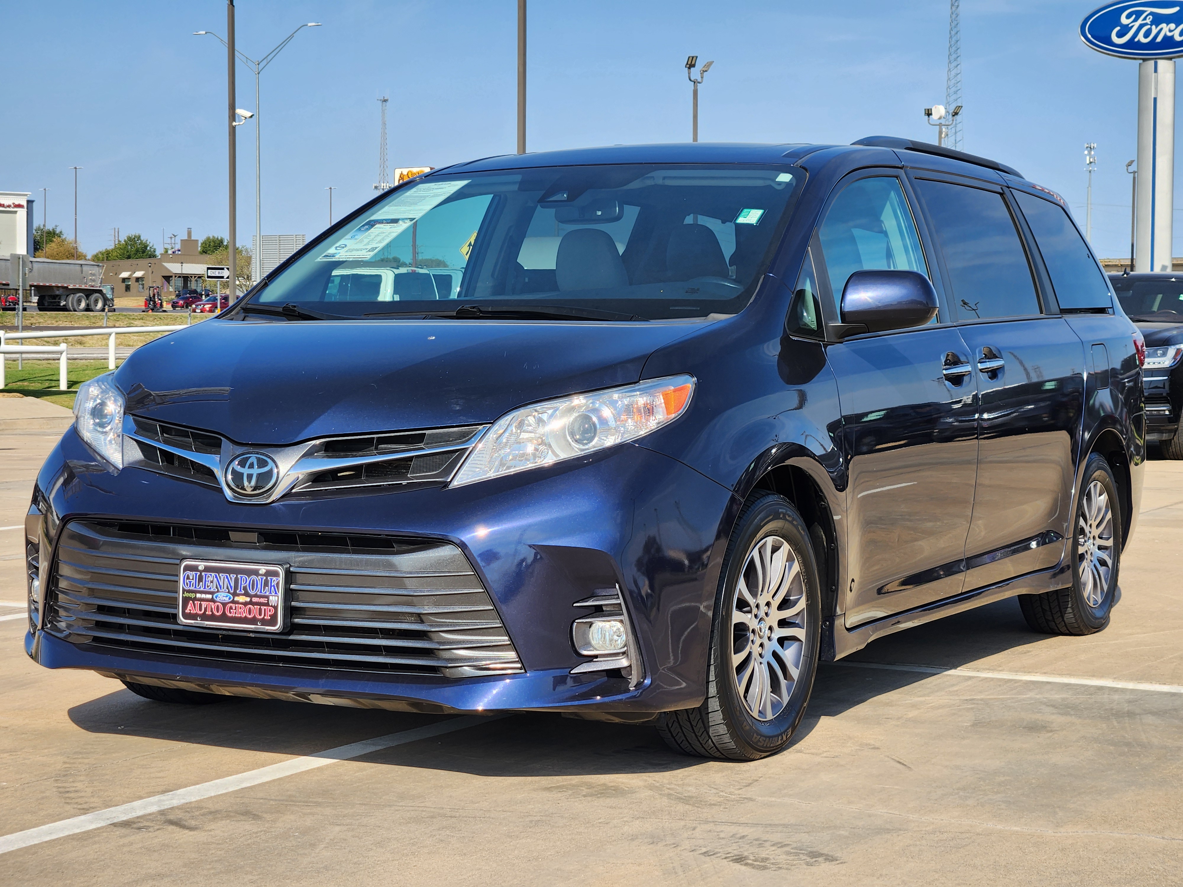 2019 Toyota Sienna  3