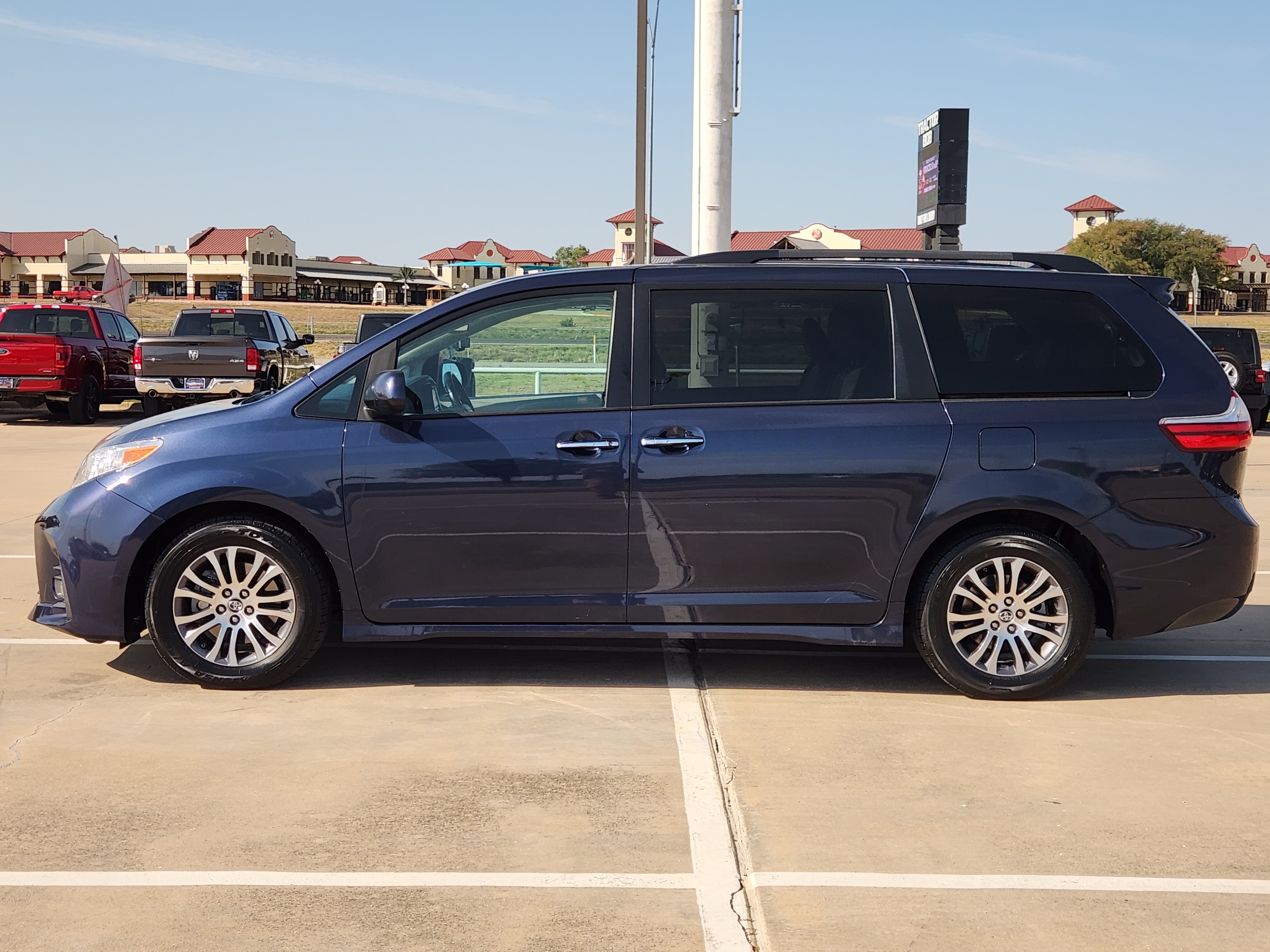 2019 Toyota Sienna  4