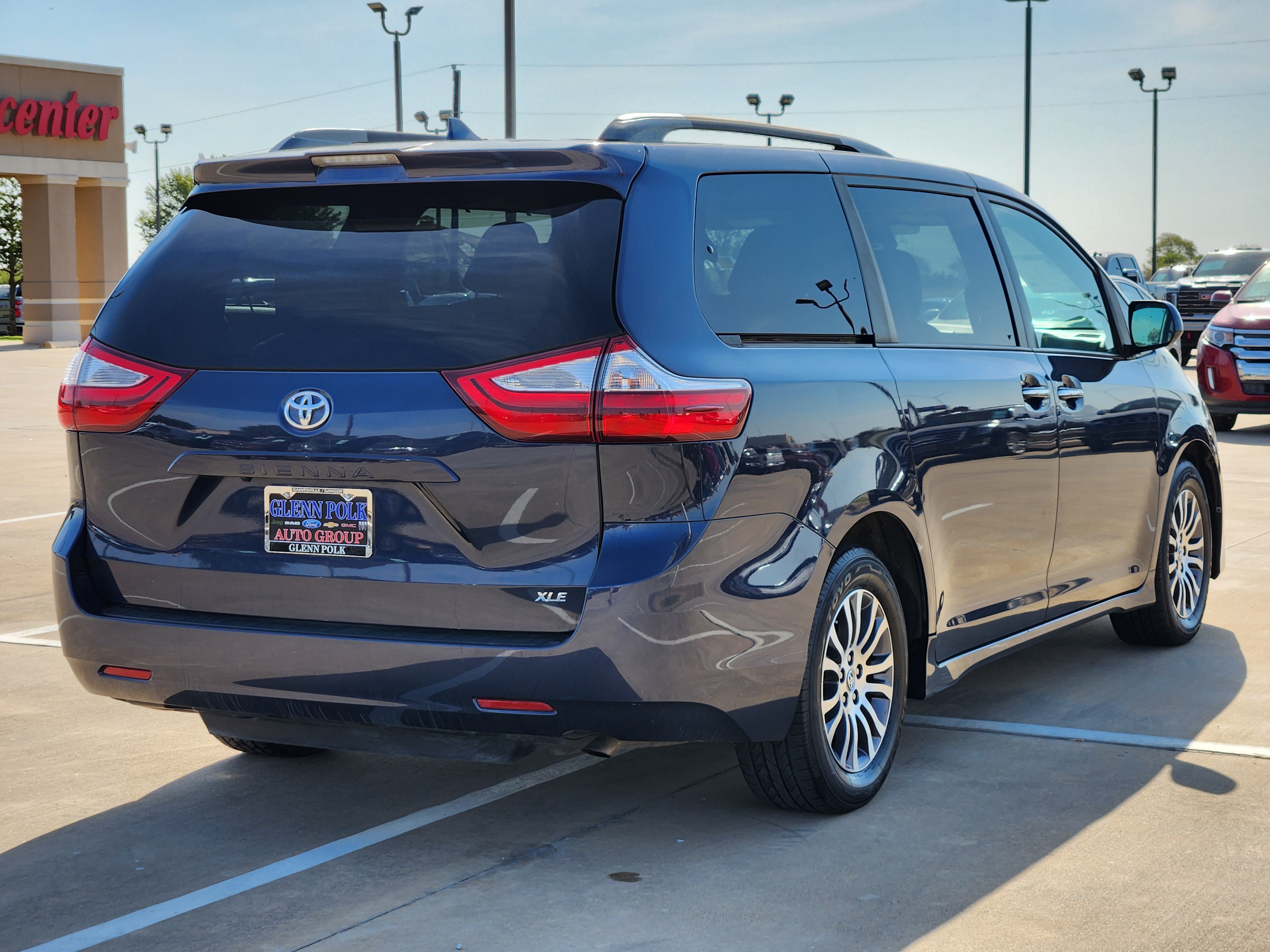 2019 Toyota Sienna  7