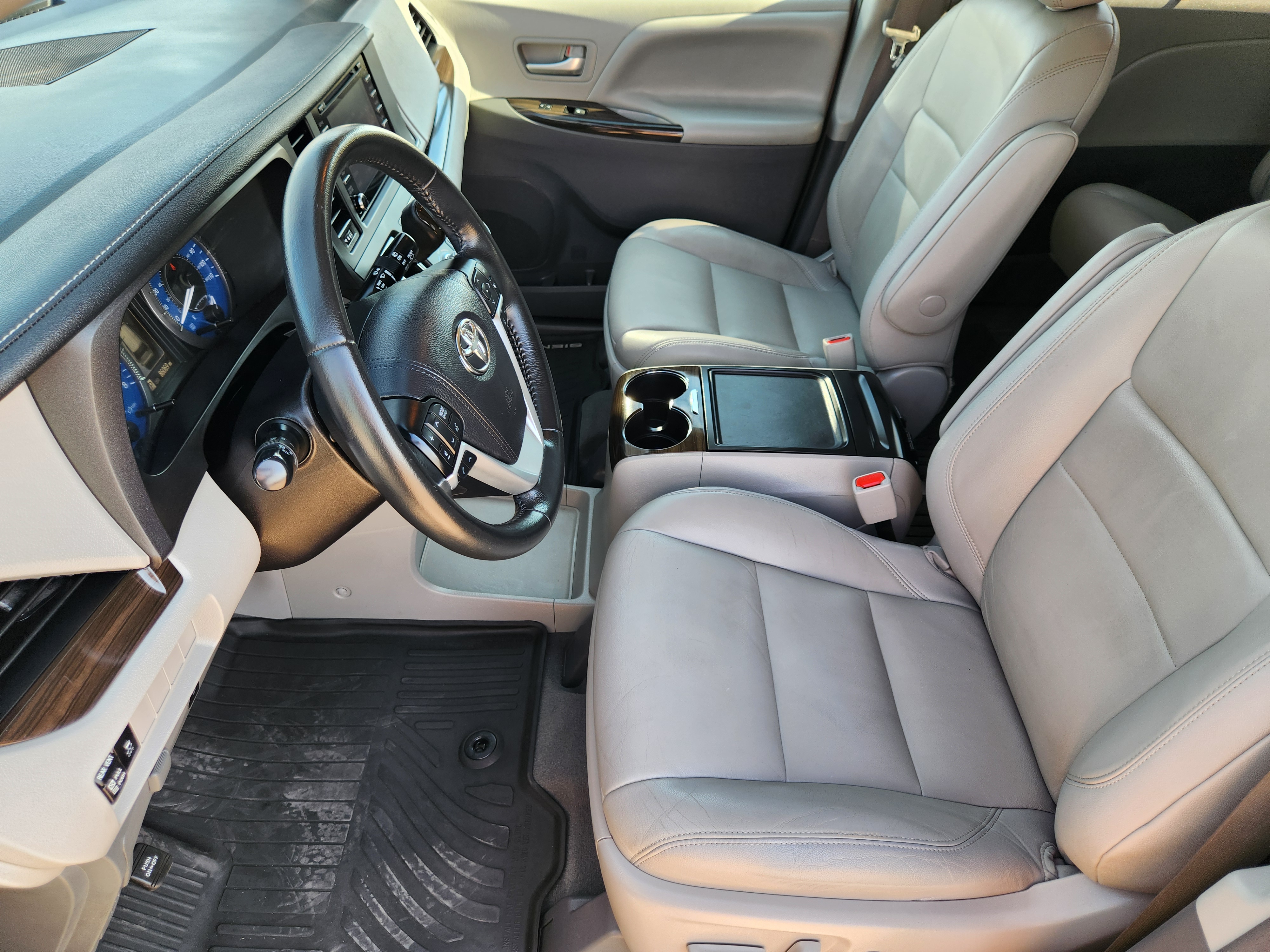 2019 Toyota Sienna  13