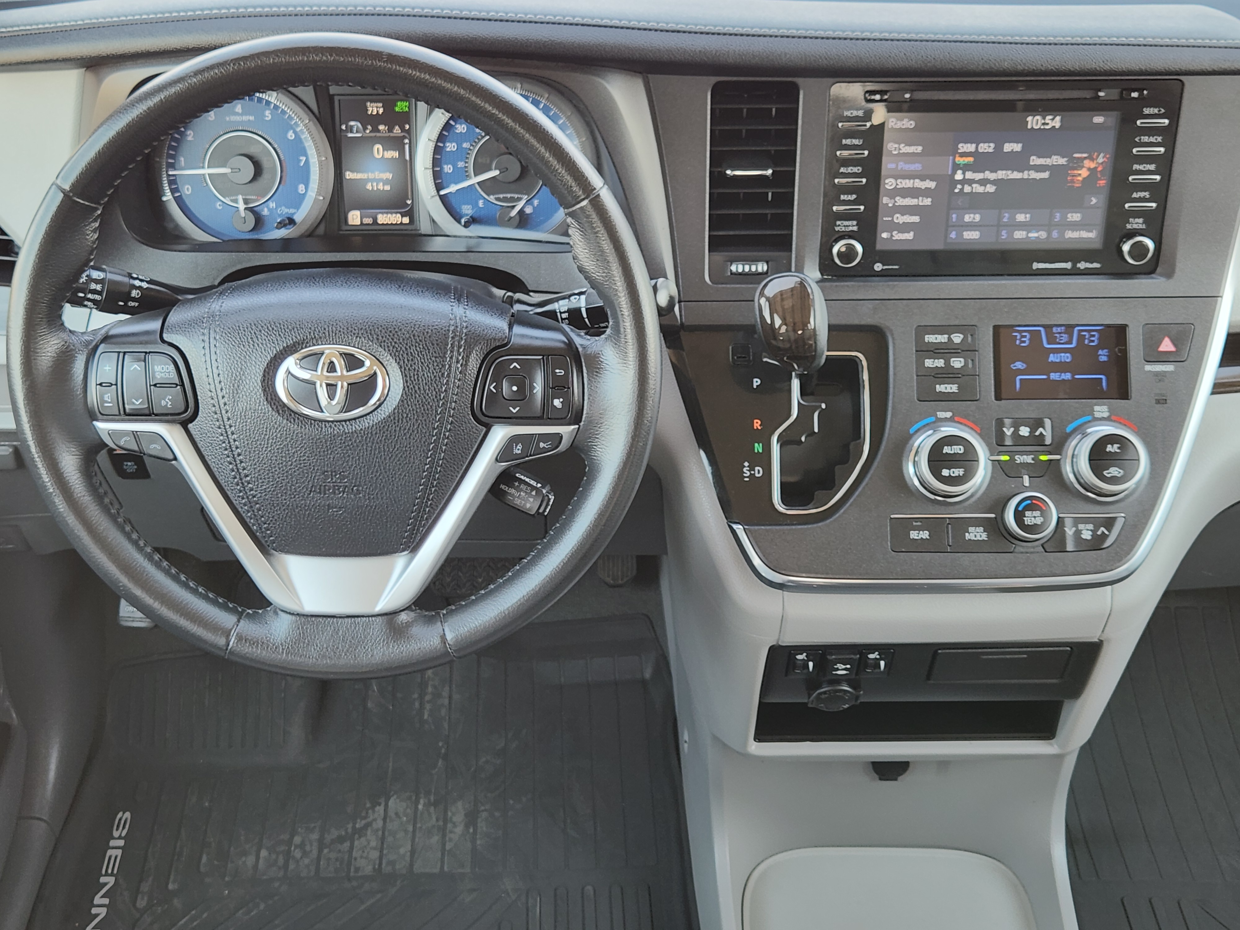 2019 Toyota Sienna  27