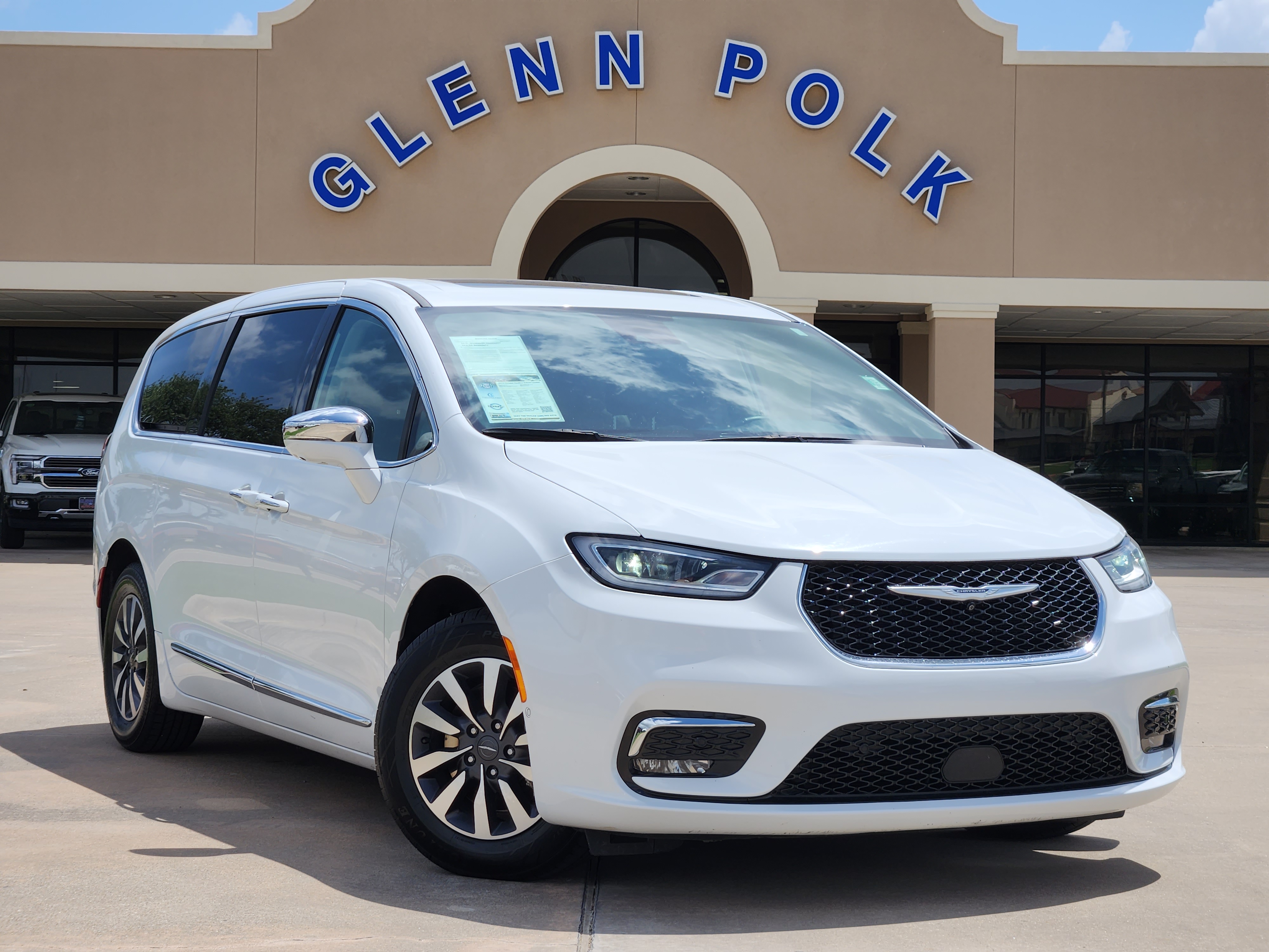 2022 Chrysler Pacifica Hybrid Limited 1