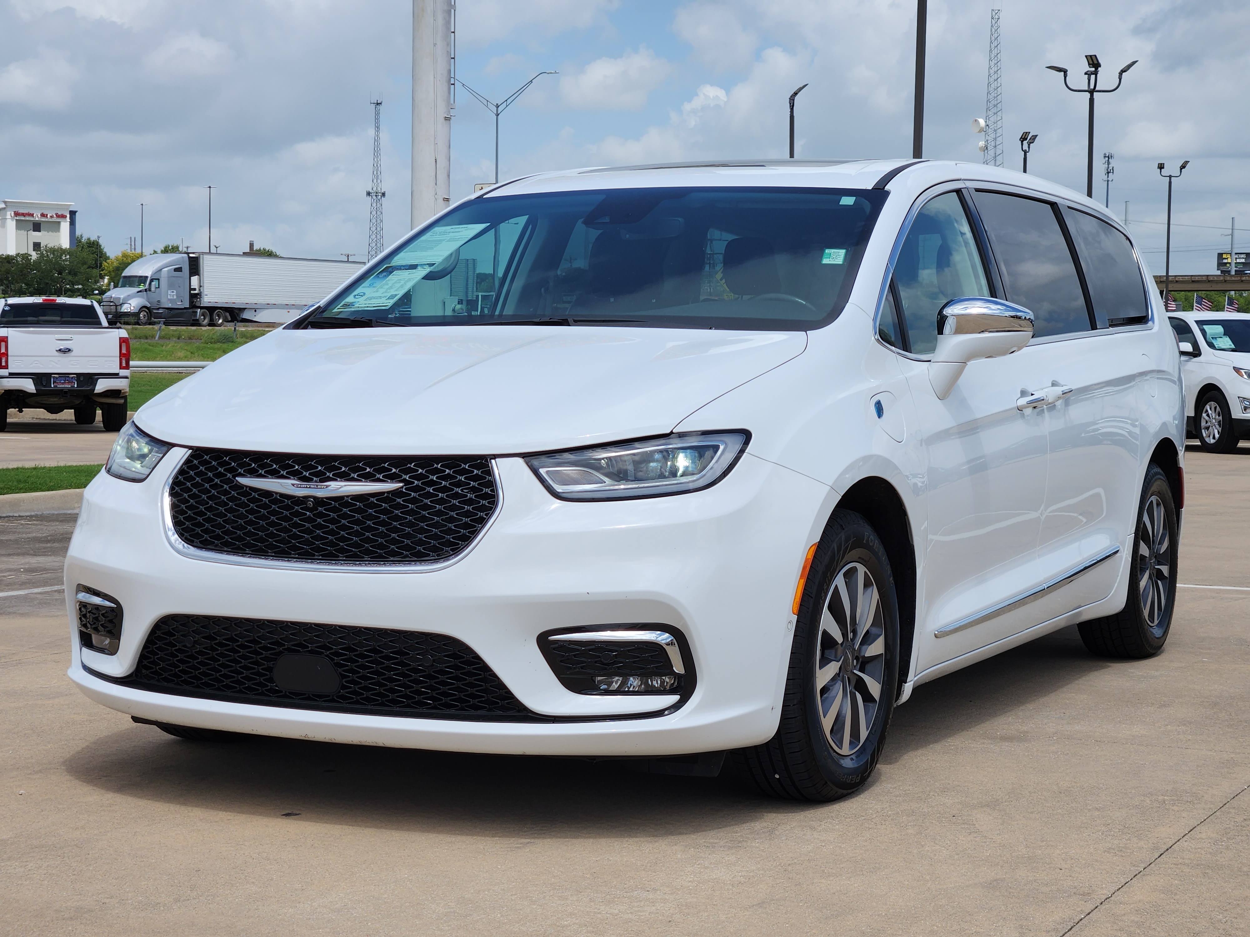 2022 Chrysler Pacifica Hybrid Limited 3