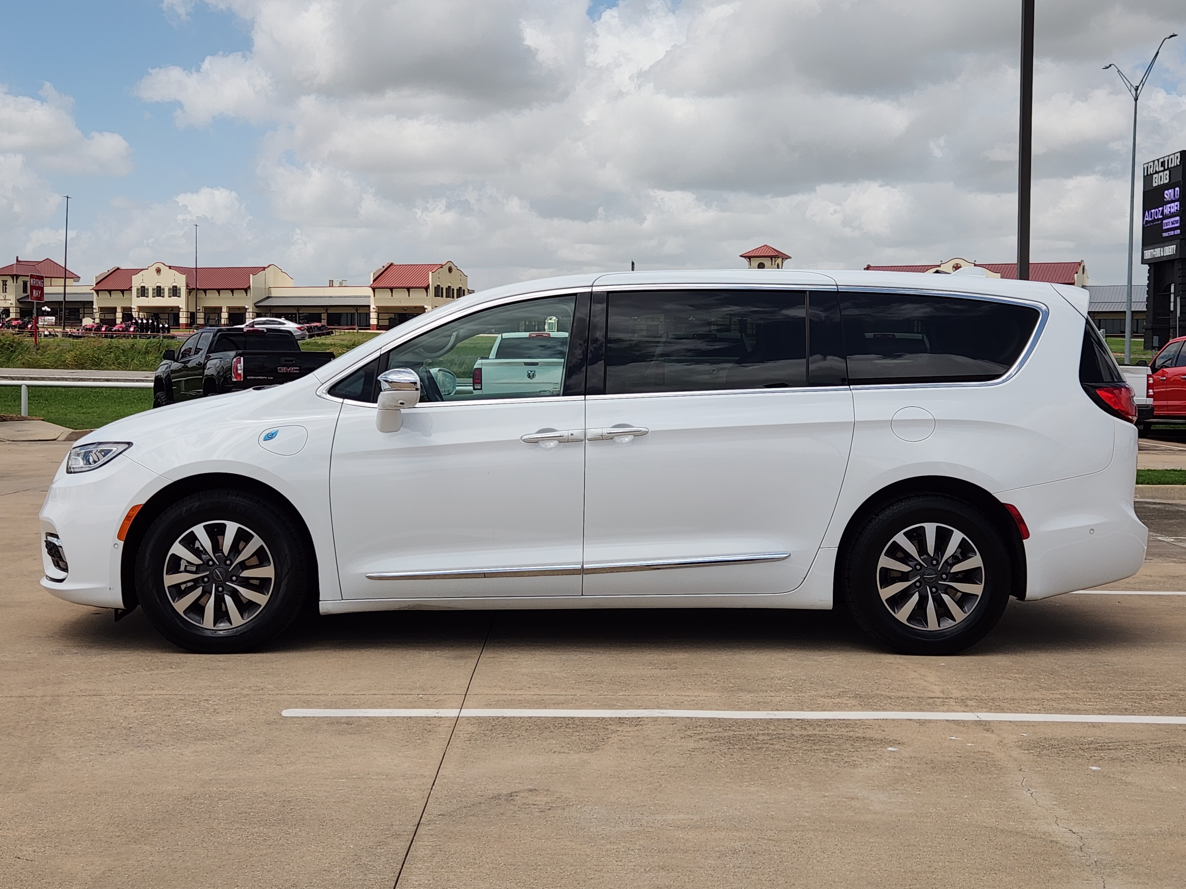 2022 Chrysler Pacifica Hybrid Limited 4