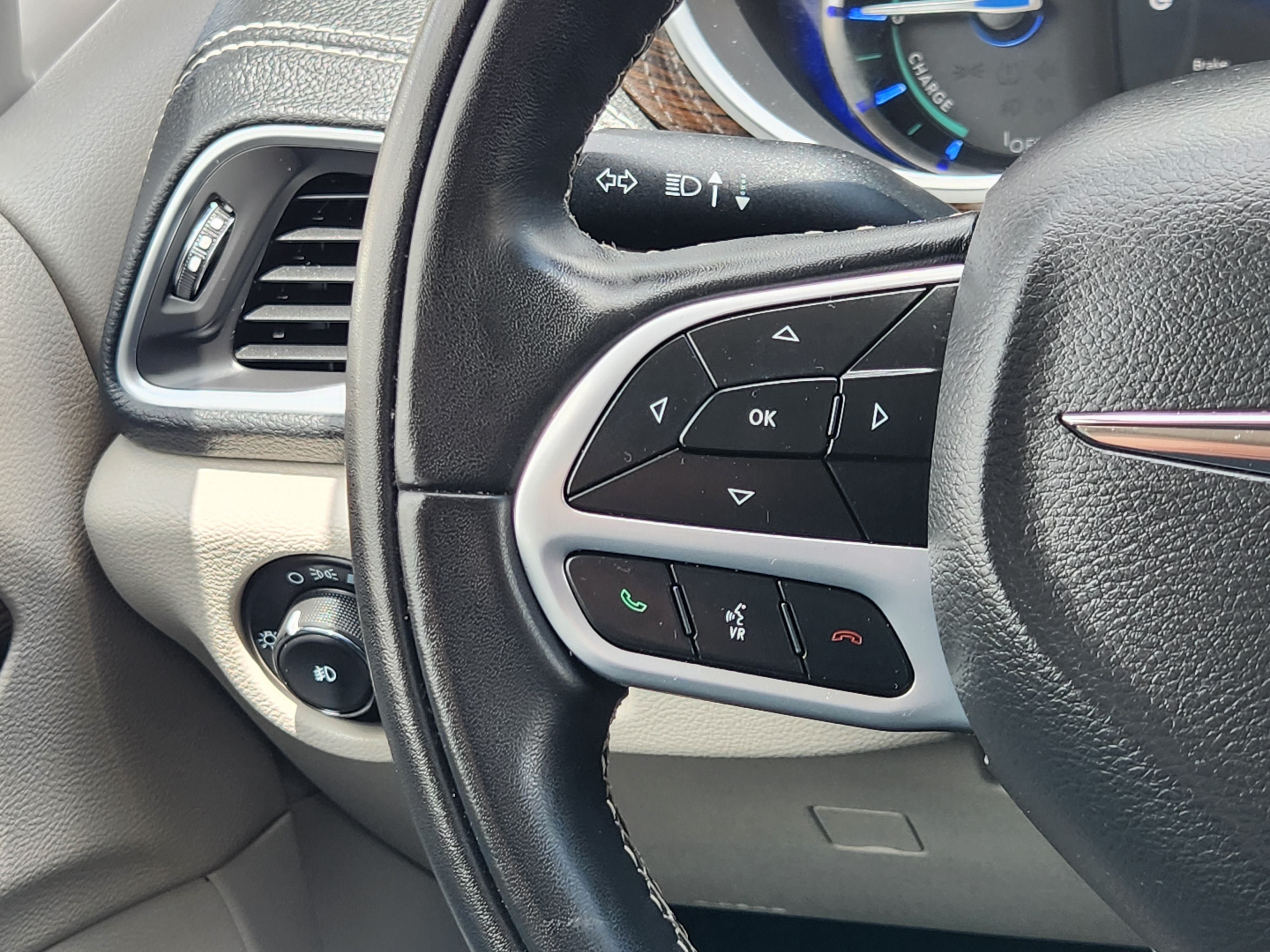 2022 Chrysler Pacifica Hybrid Limited 27