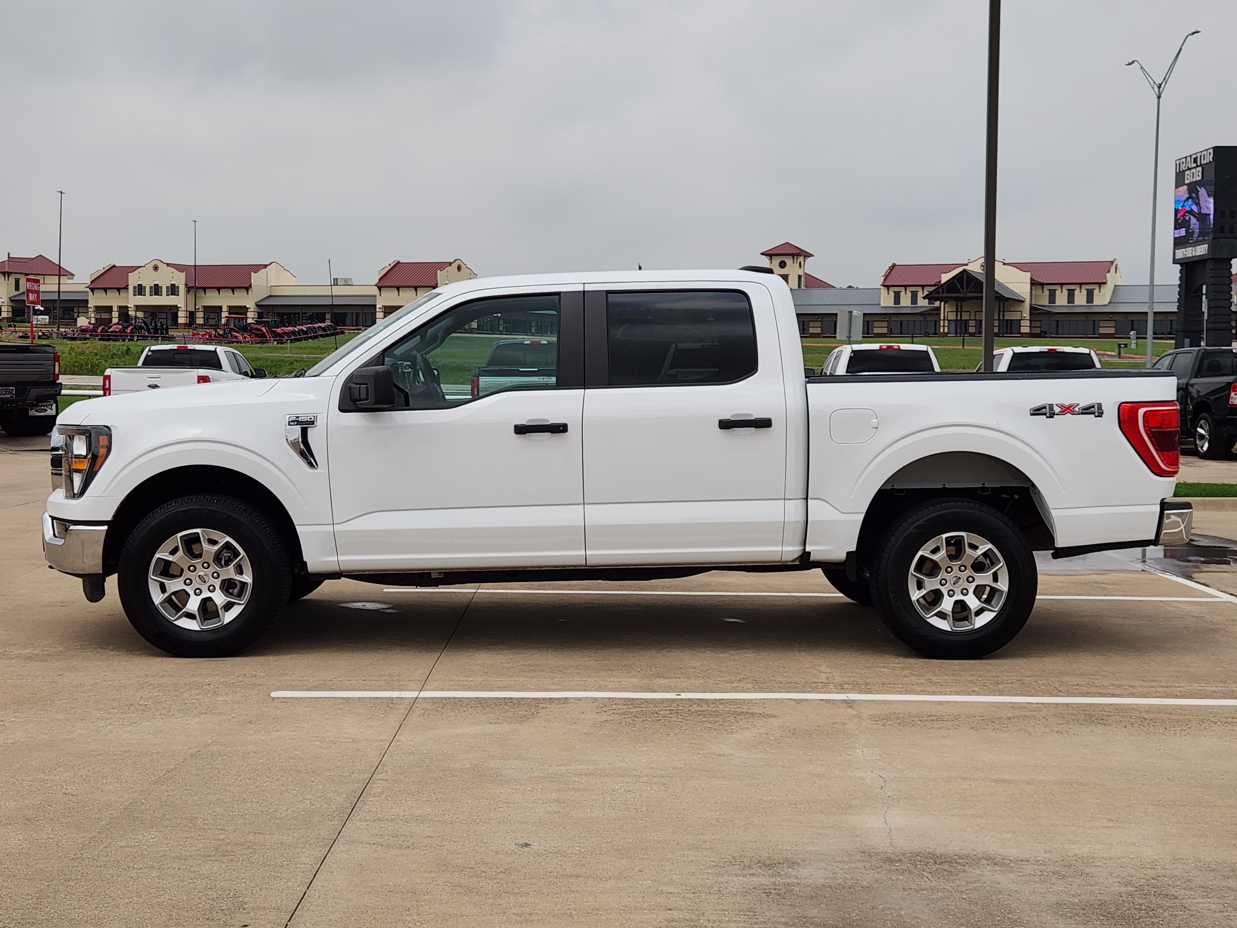 2023 Ford F-150 XLT 4