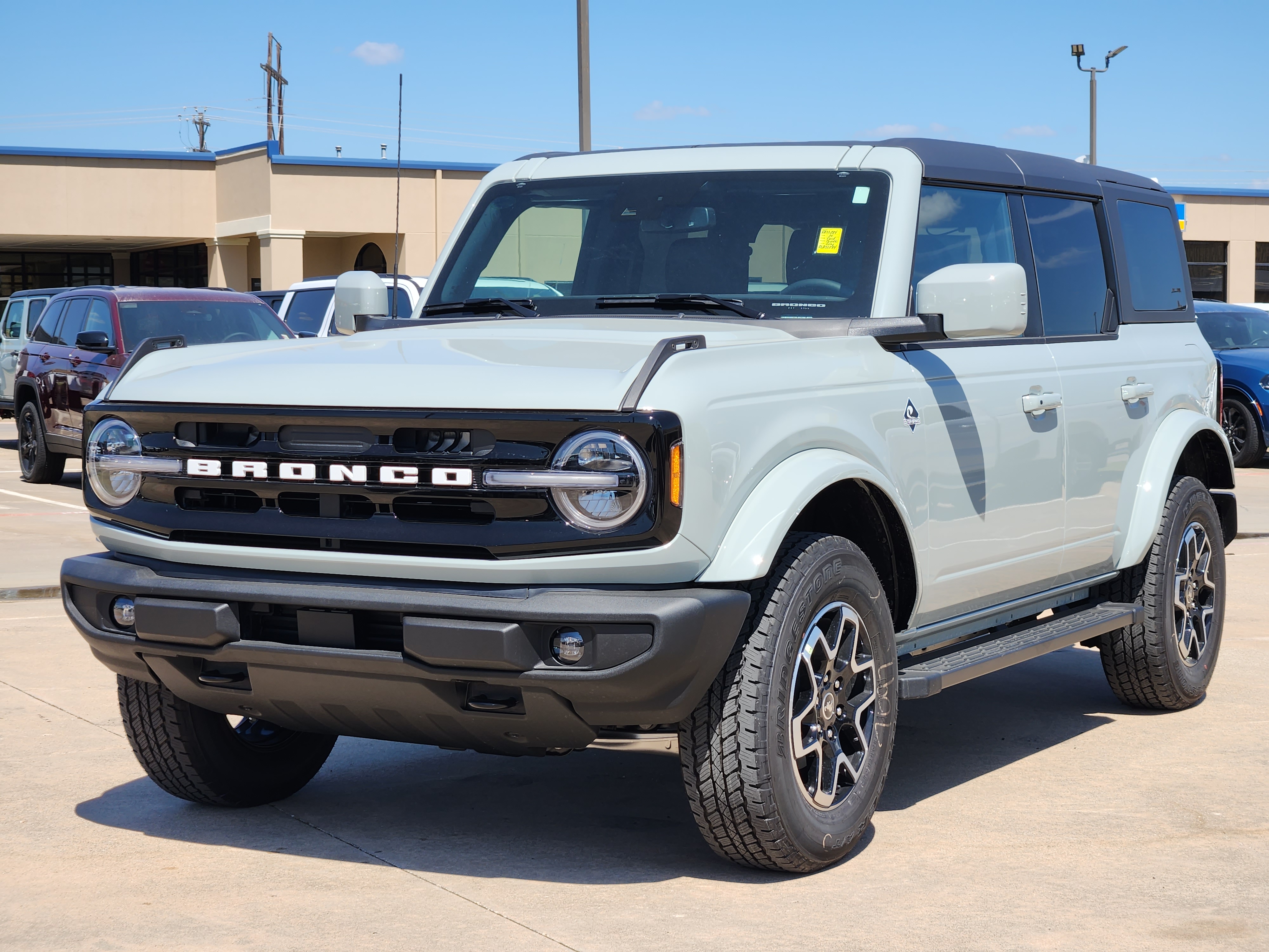 2024 Ford Bronco Outer Banks 2