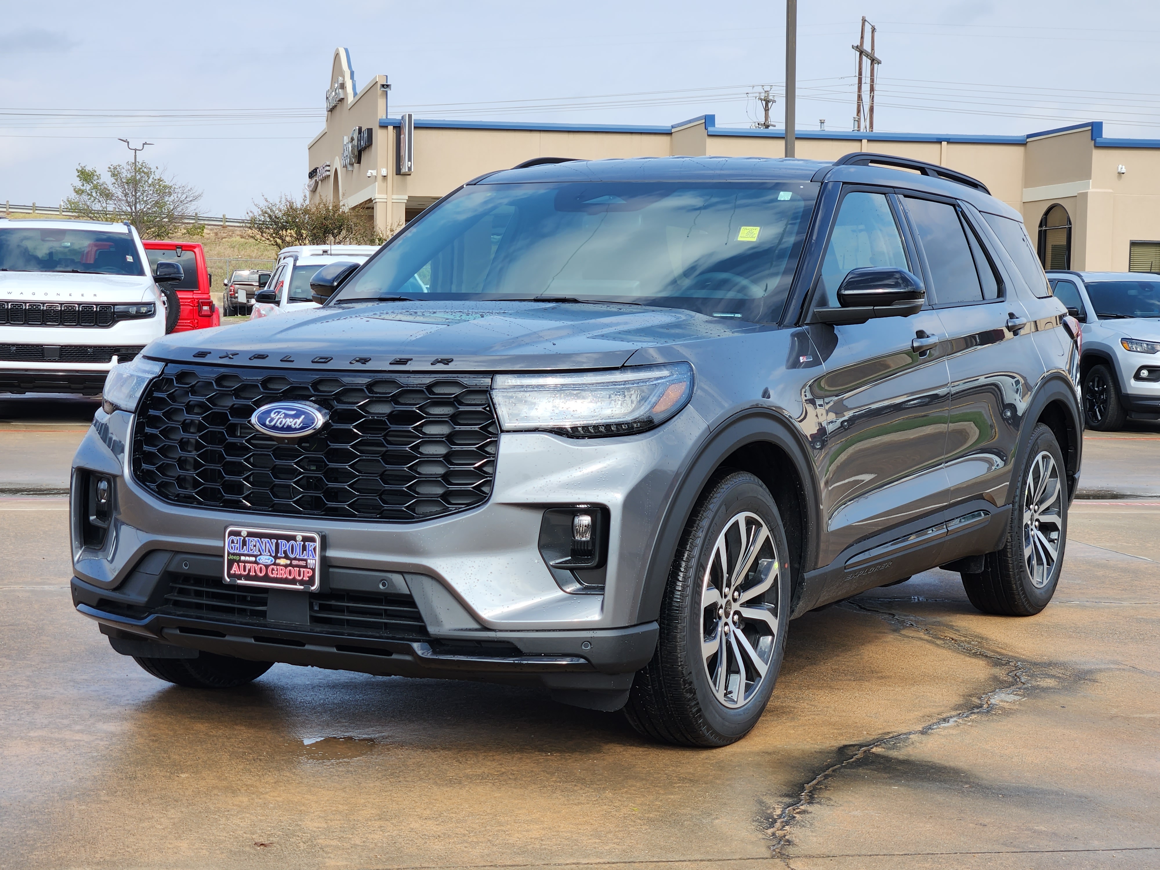 2025 Ford Explorer ST-Line 2