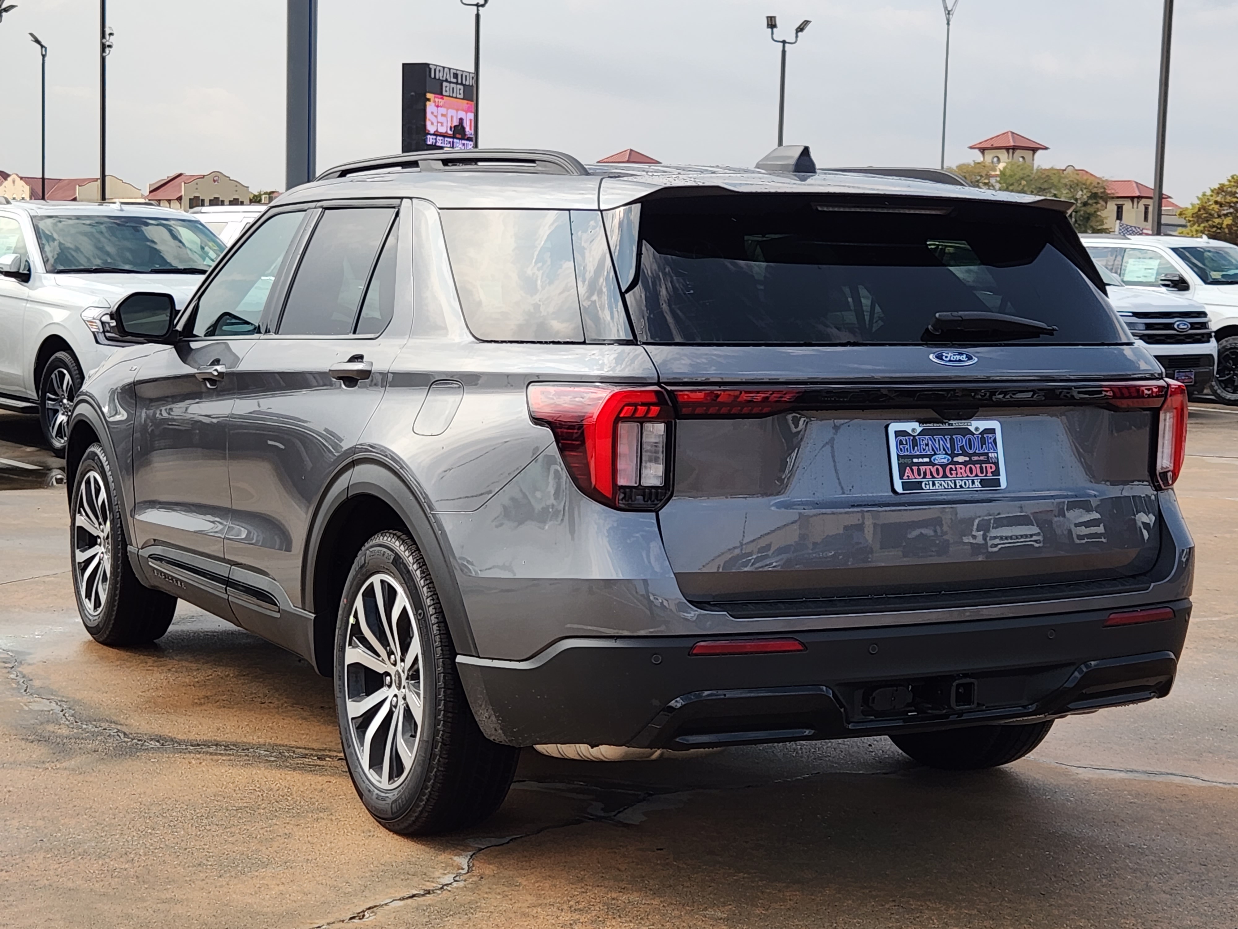 2025 Ford Explorer ST-Line 4