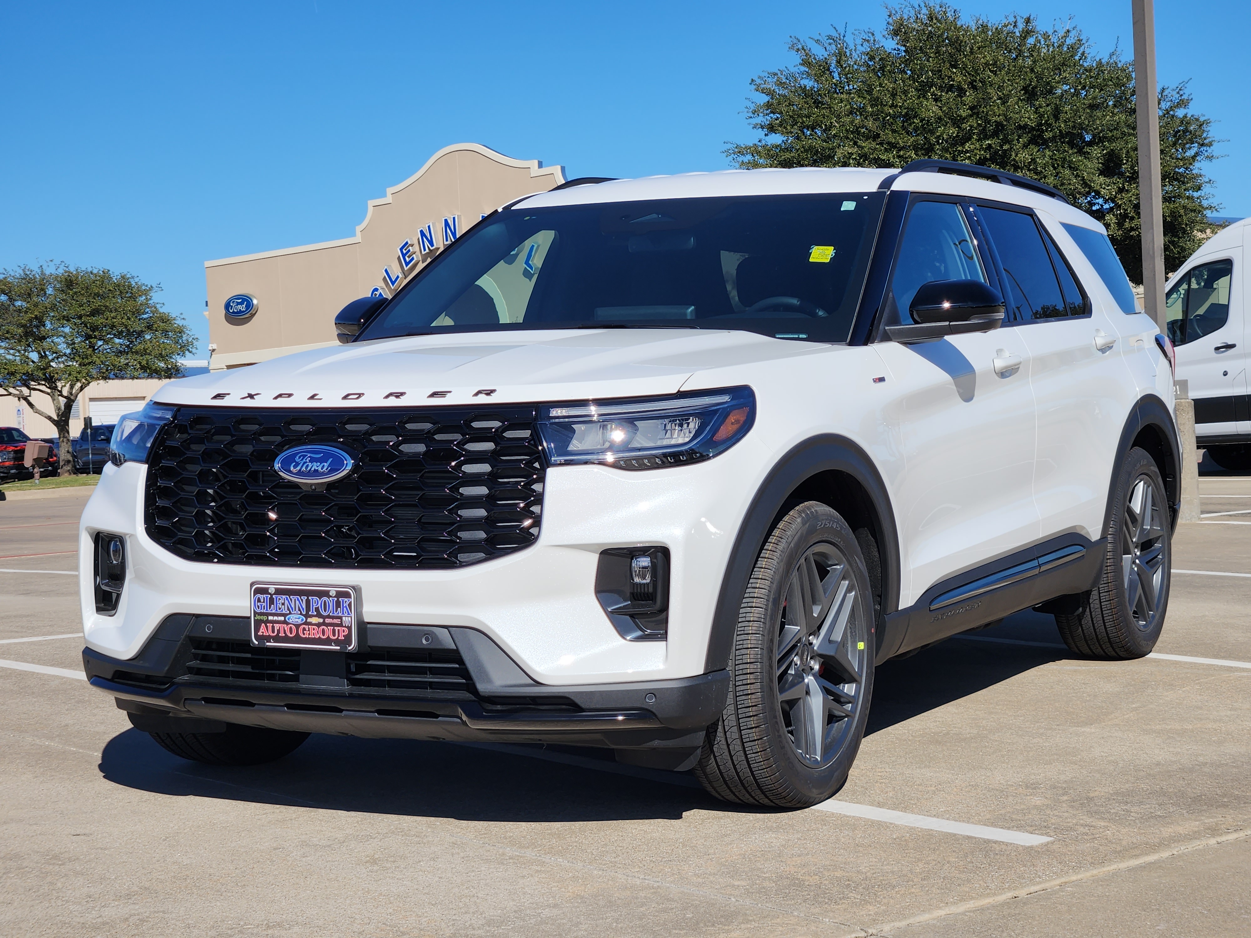 2025 Ford Explorer ST-Line 2