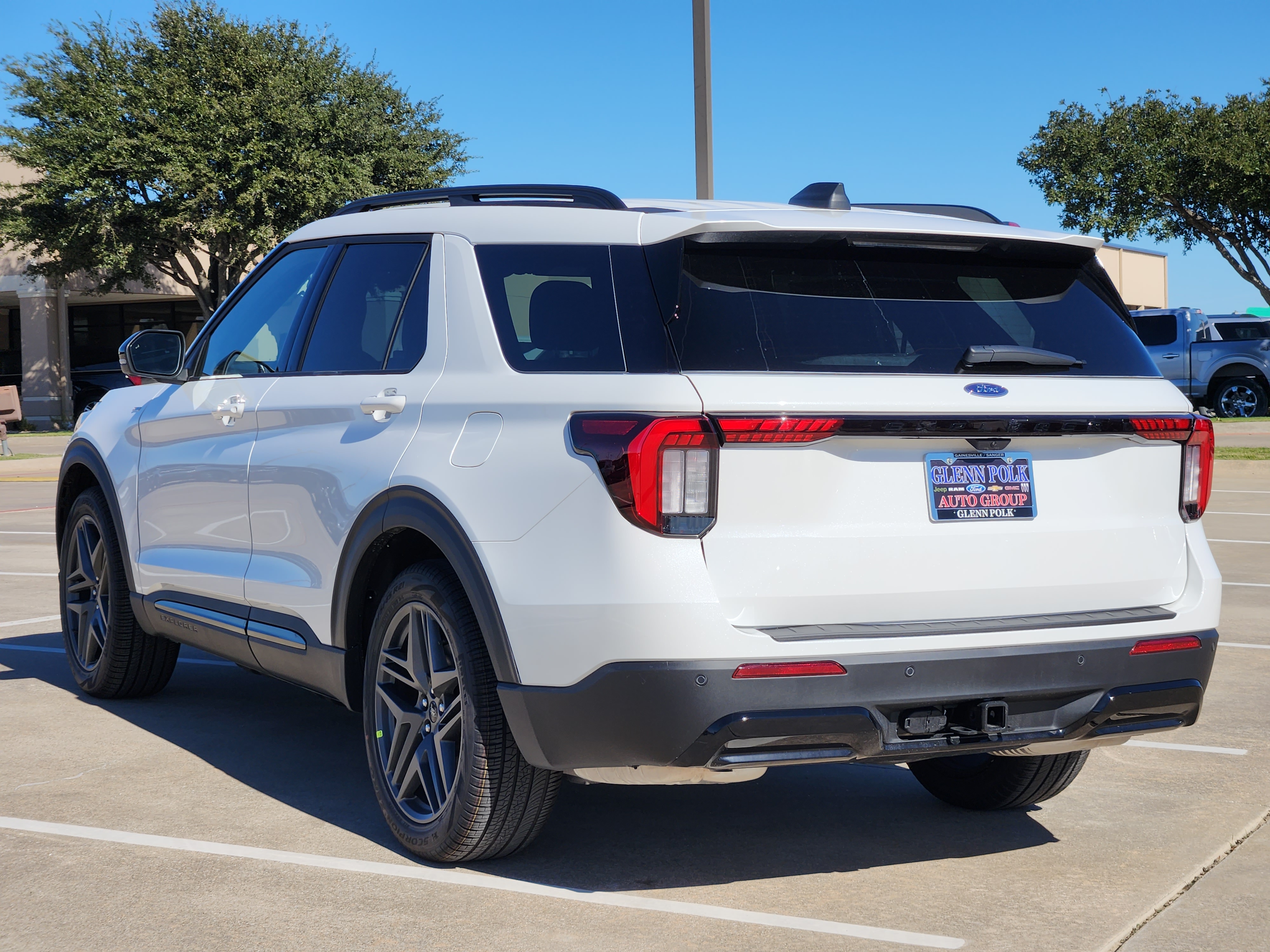 2025 Ford Explorer ST-Line 4