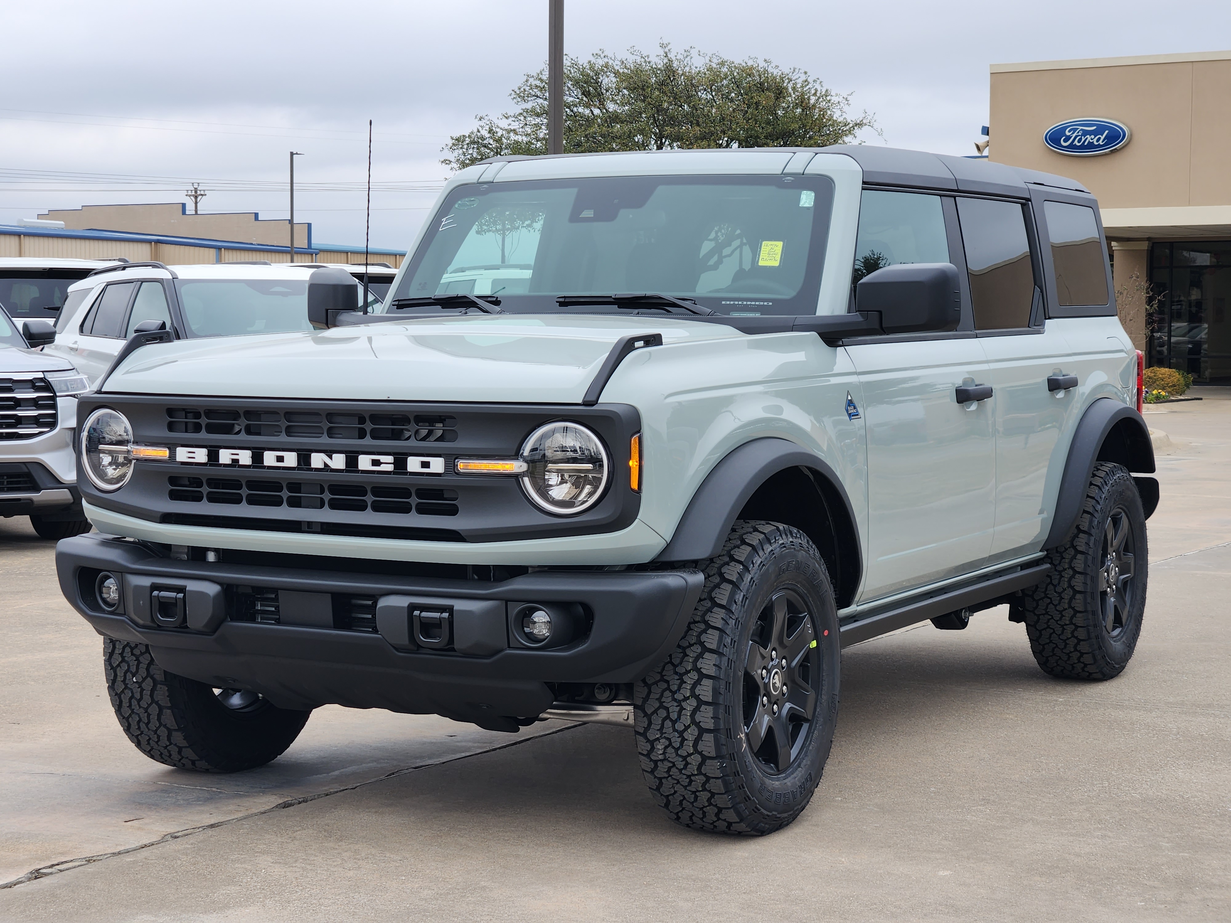 2024 Ford Bronco Black Diamond 2