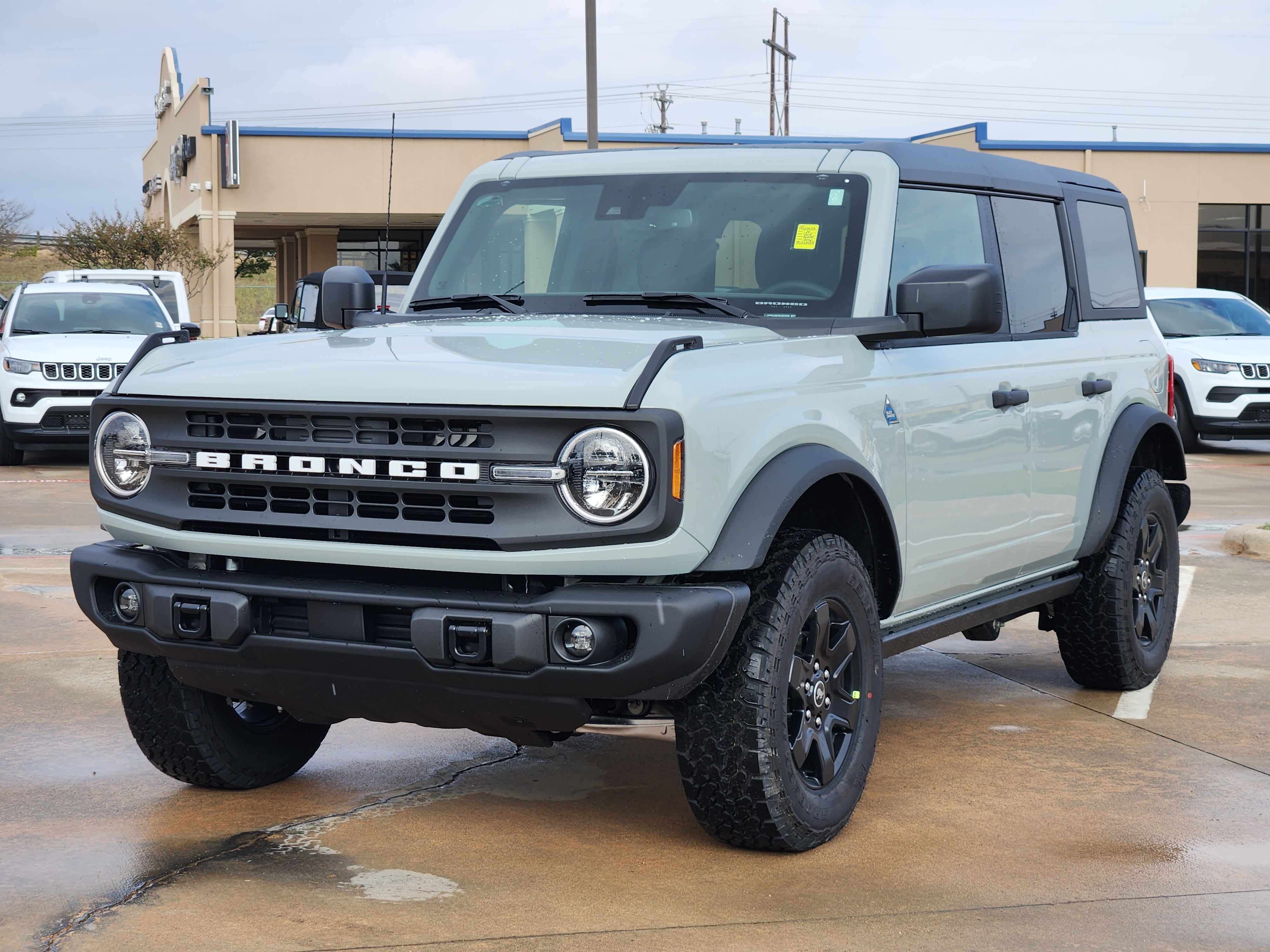 2024 Ford Bronco Black Diamond 2