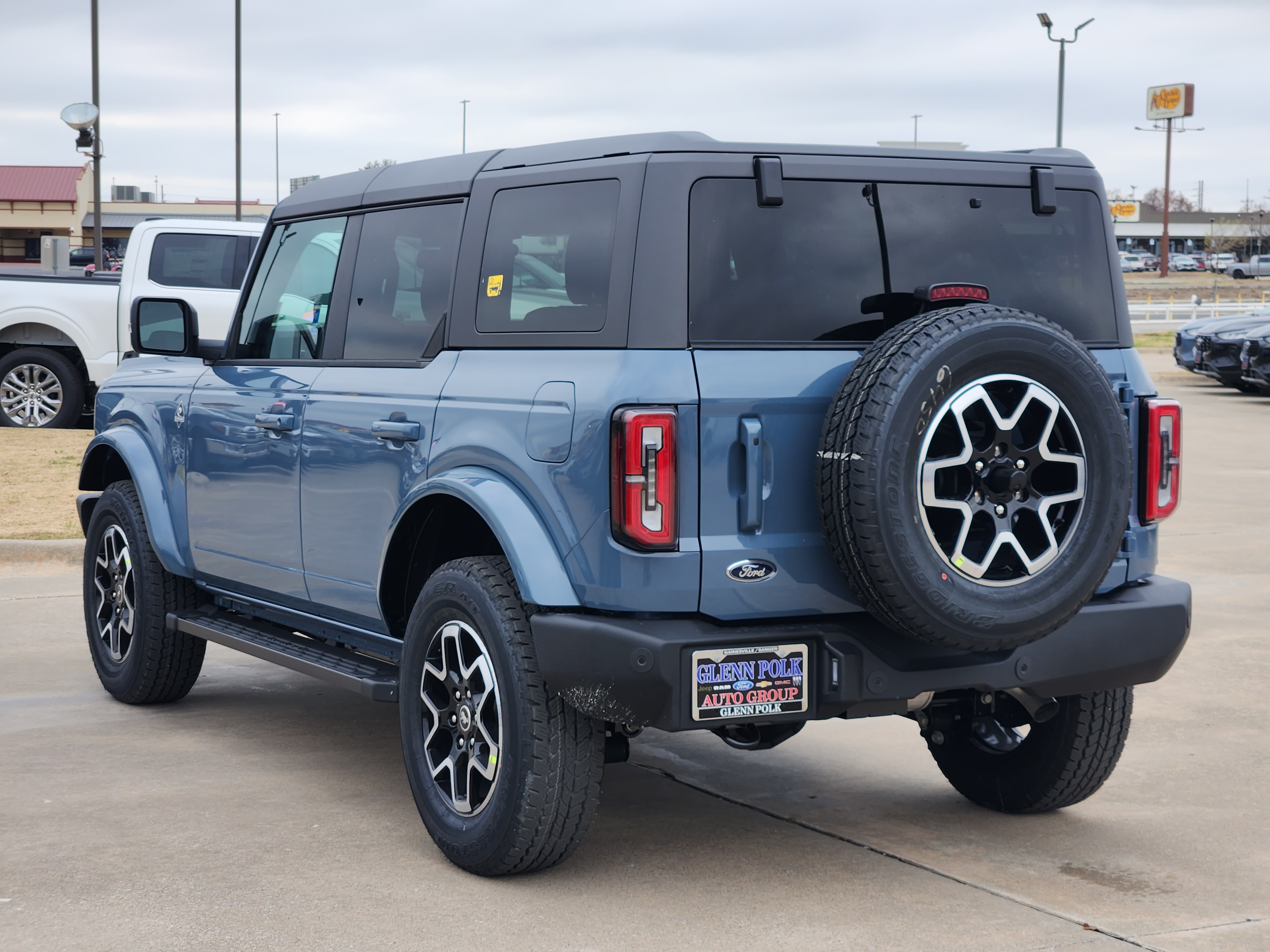 2024 Ford Bronco Outer Banks 4