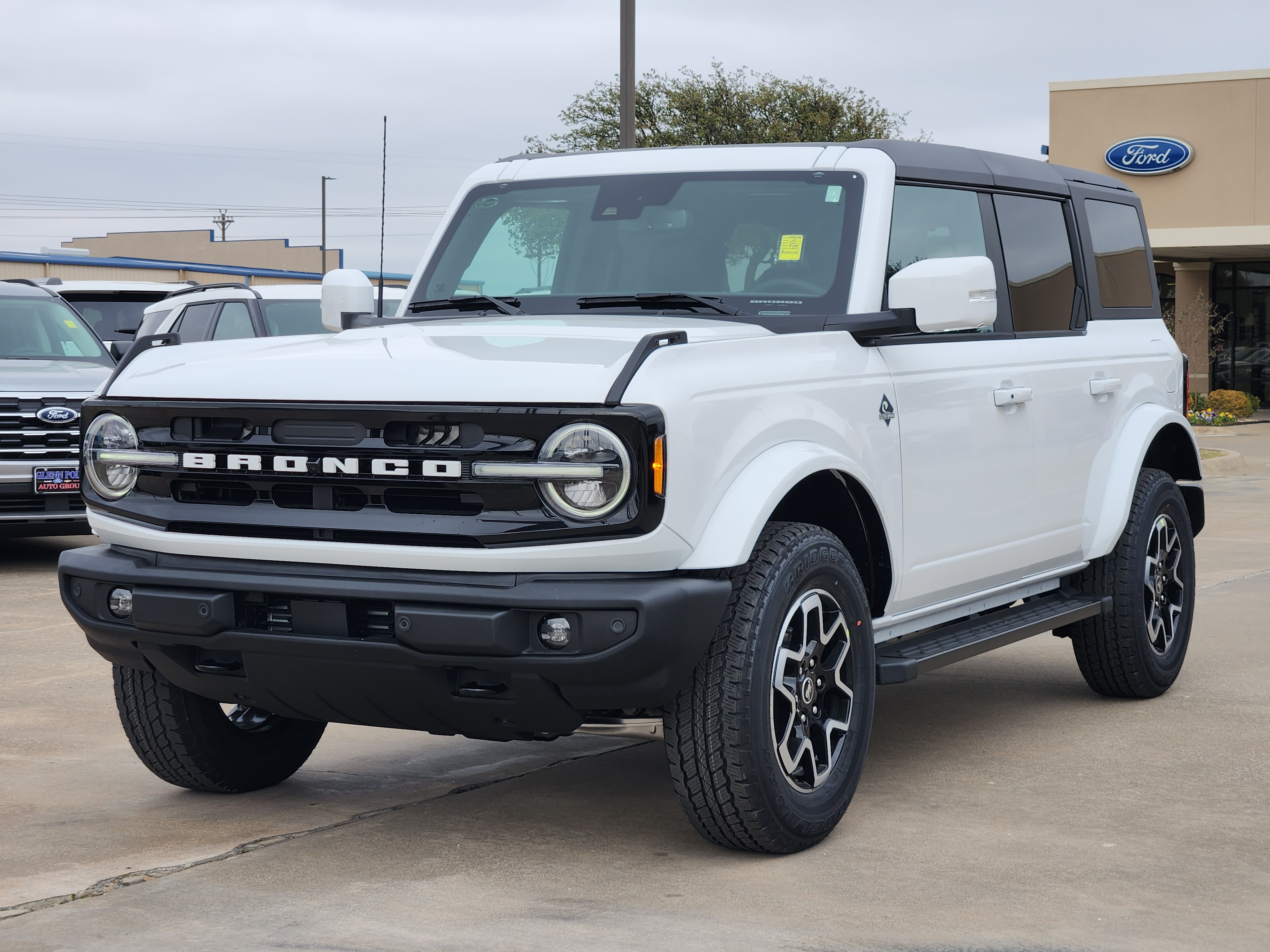 2024 Ford Bronco Outer Banks 2