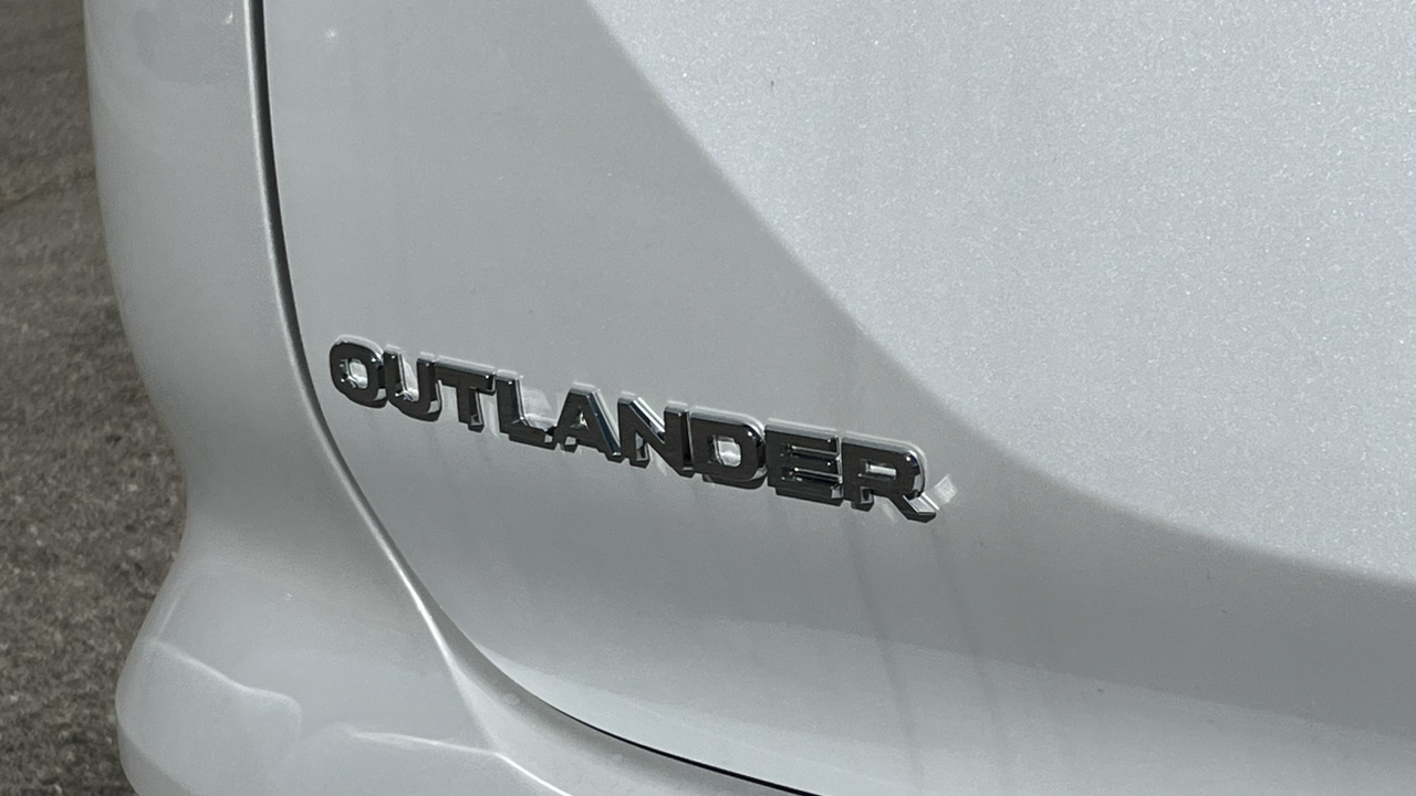 2024 Mitsubishi Outlander SE 7