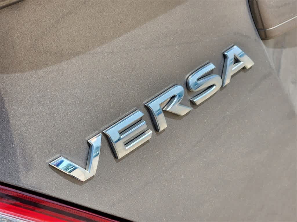 2012 Nissan Versa SV 11