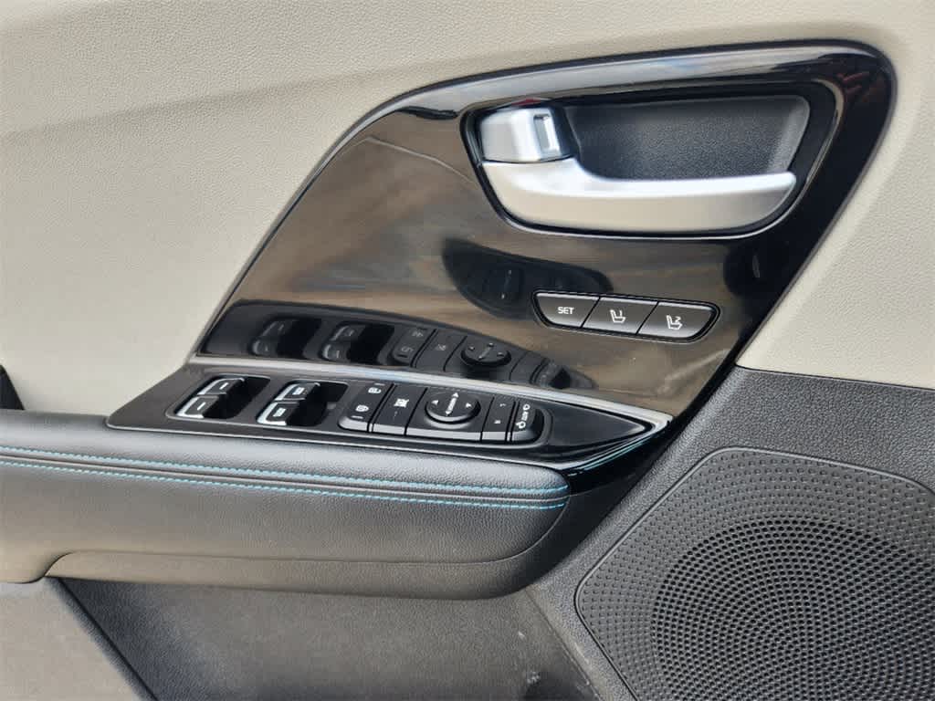 2018 Kia Niro Plug-In Hybrid EX Premium 22