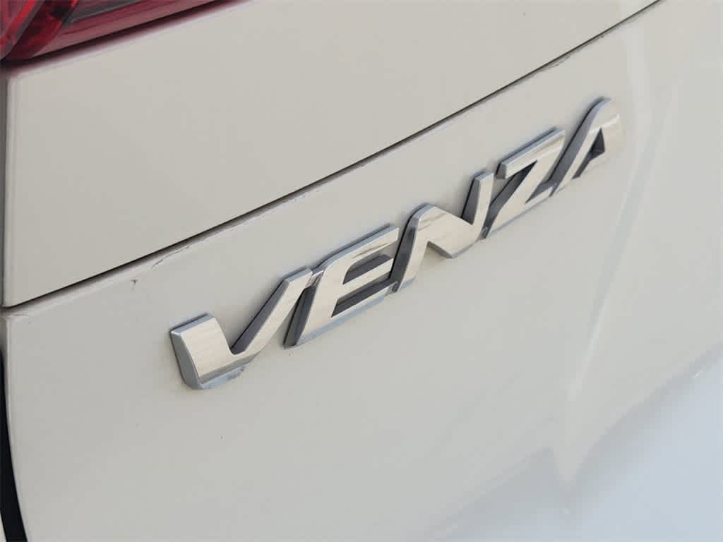 2021 Toyota Venza LE 11