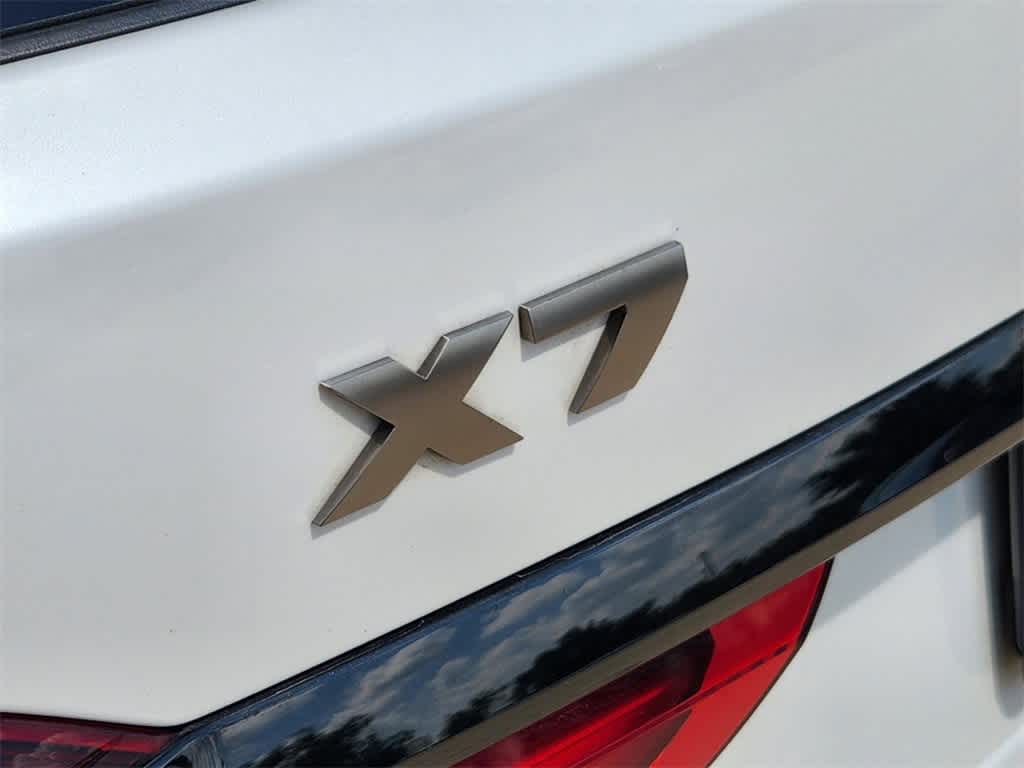 2022 BMW X7 M50i 11