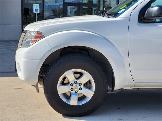 2013 Nissan Frontier SV 2WD Crew Cab SWB Auto 8