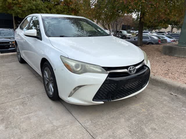 2016 Toyota Camry SE 1