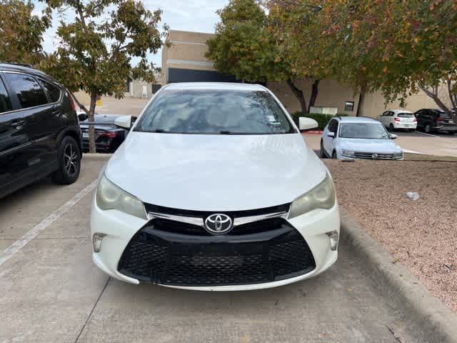 2016 Toyota Camry SE 3