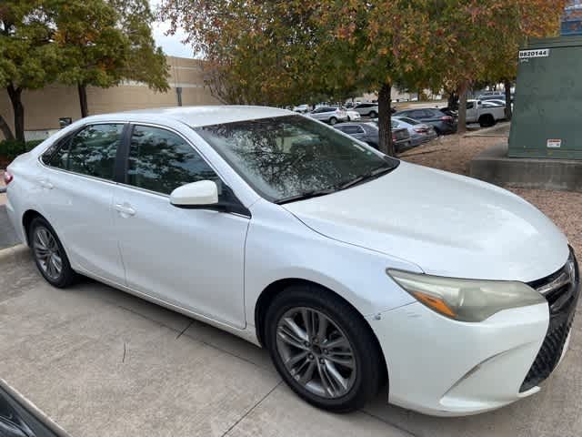 2016 Toyota Camry SE 11