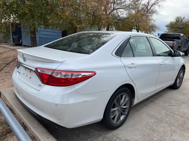 2016 Toyota Camry SE 12