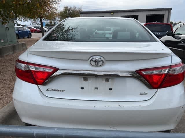 2016 Toyota Camry SE 13