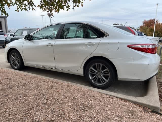 2016 Toyota Camry SE 16