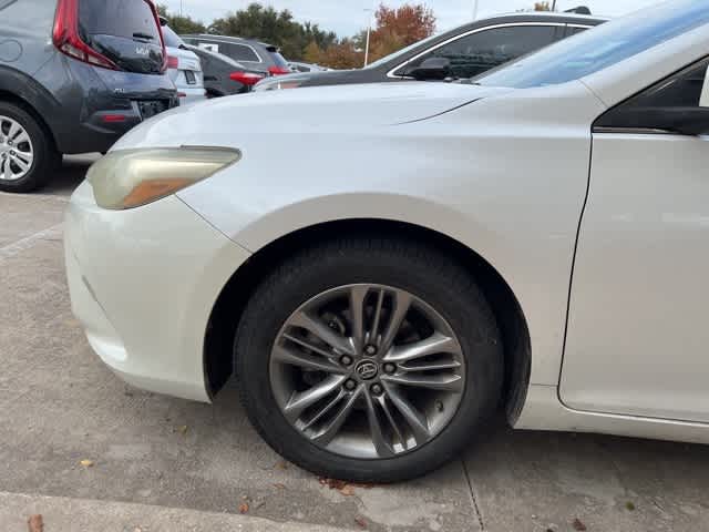 2016 Toyota Camry SE 18