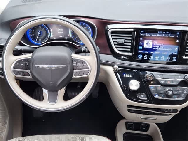 2017 Chrysler Pacifica Limited 25