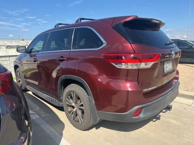 2017 Toyota Highlander LE 6