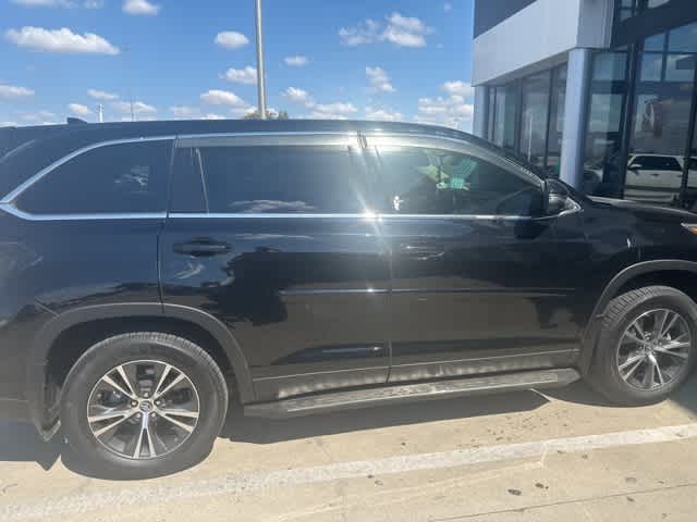 2019 Toyota Highlander LE Plus 3