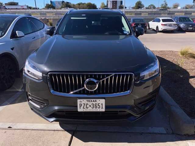 2022 Volvo XC90 Momentum 2